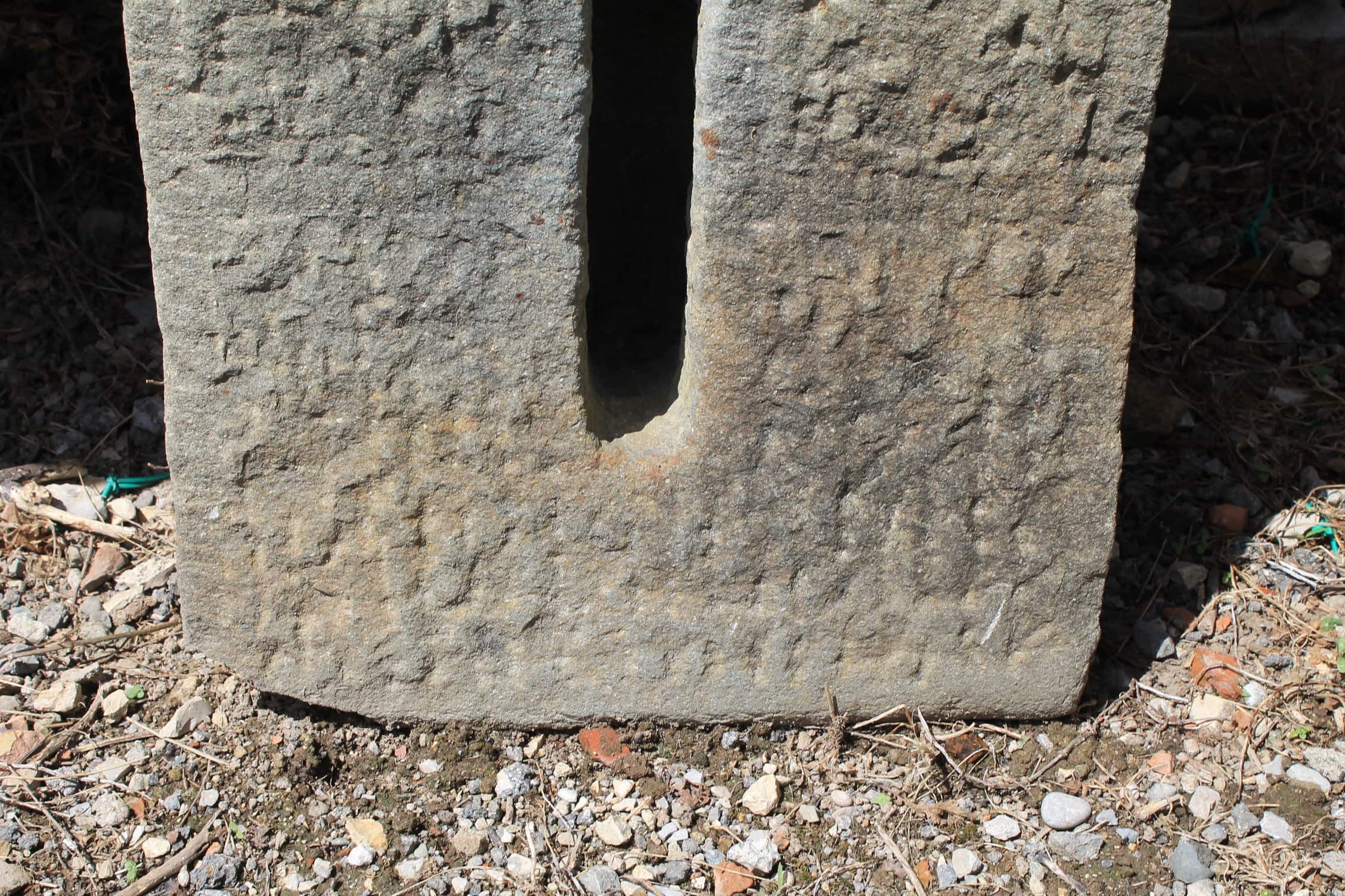 Caditoia di pietra antica 