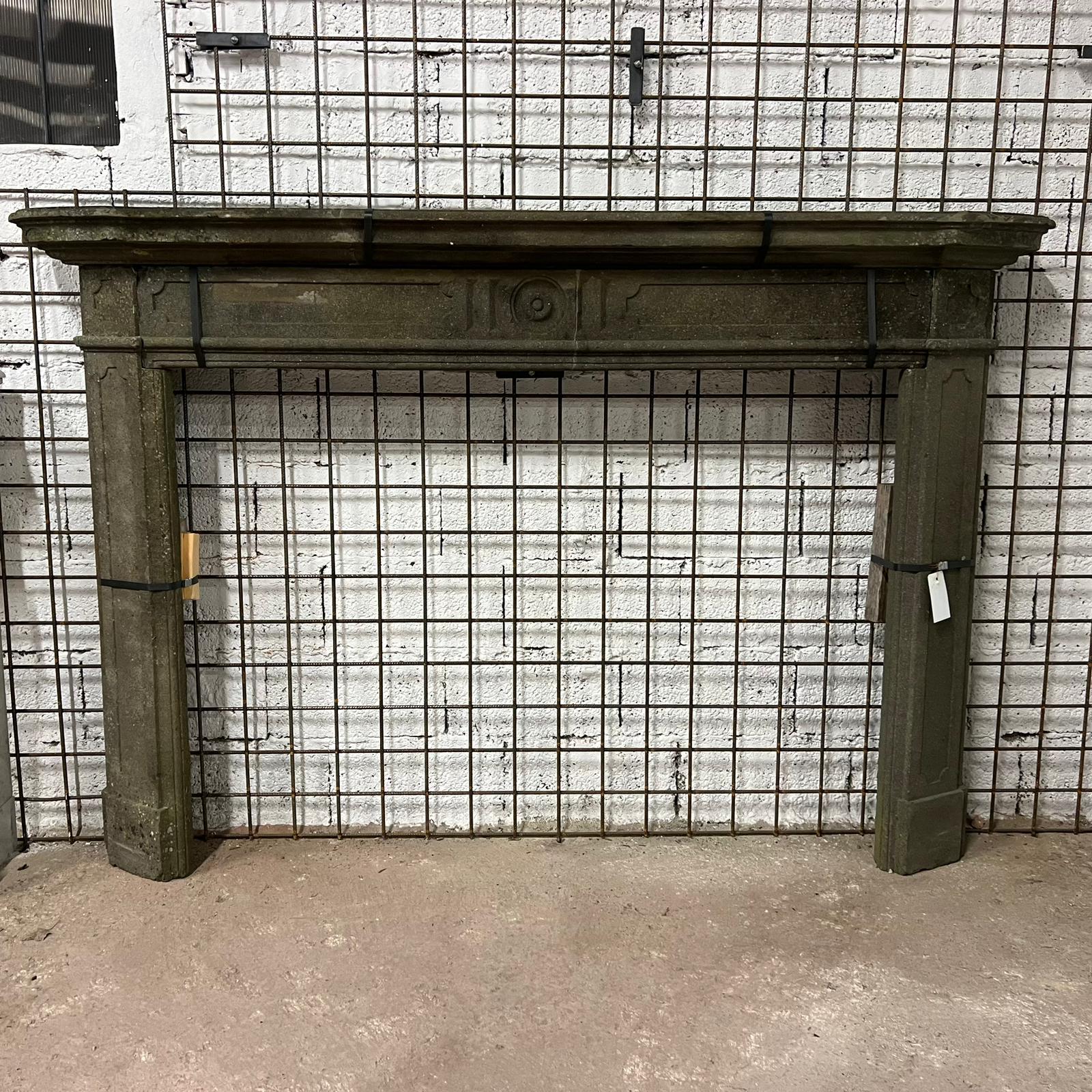 Camino antico in pietra 204 cm 