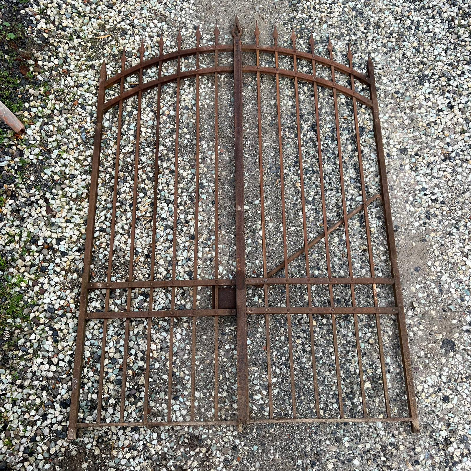 cancello di ferro recuperato antico
