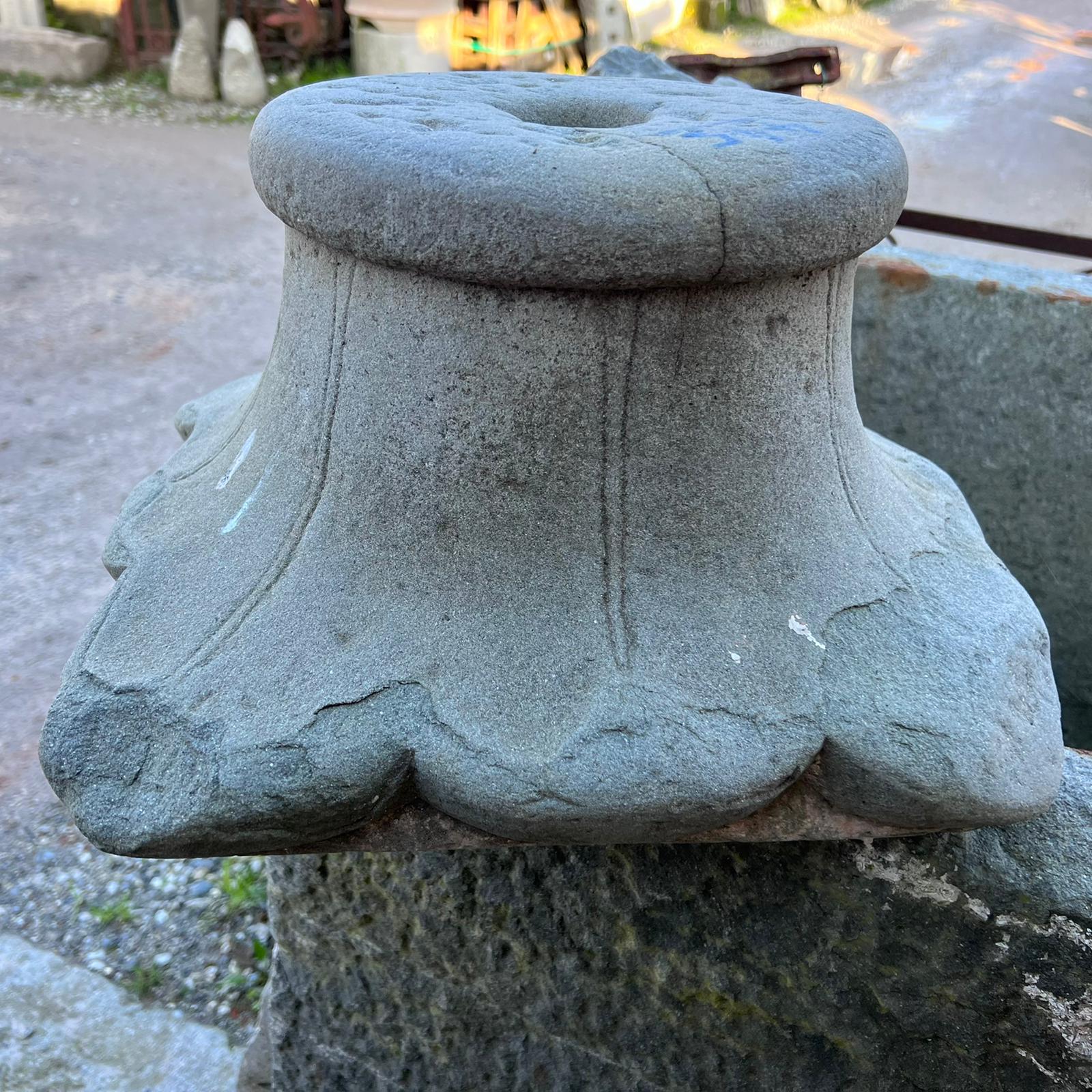 capitello in pietra vecchio 