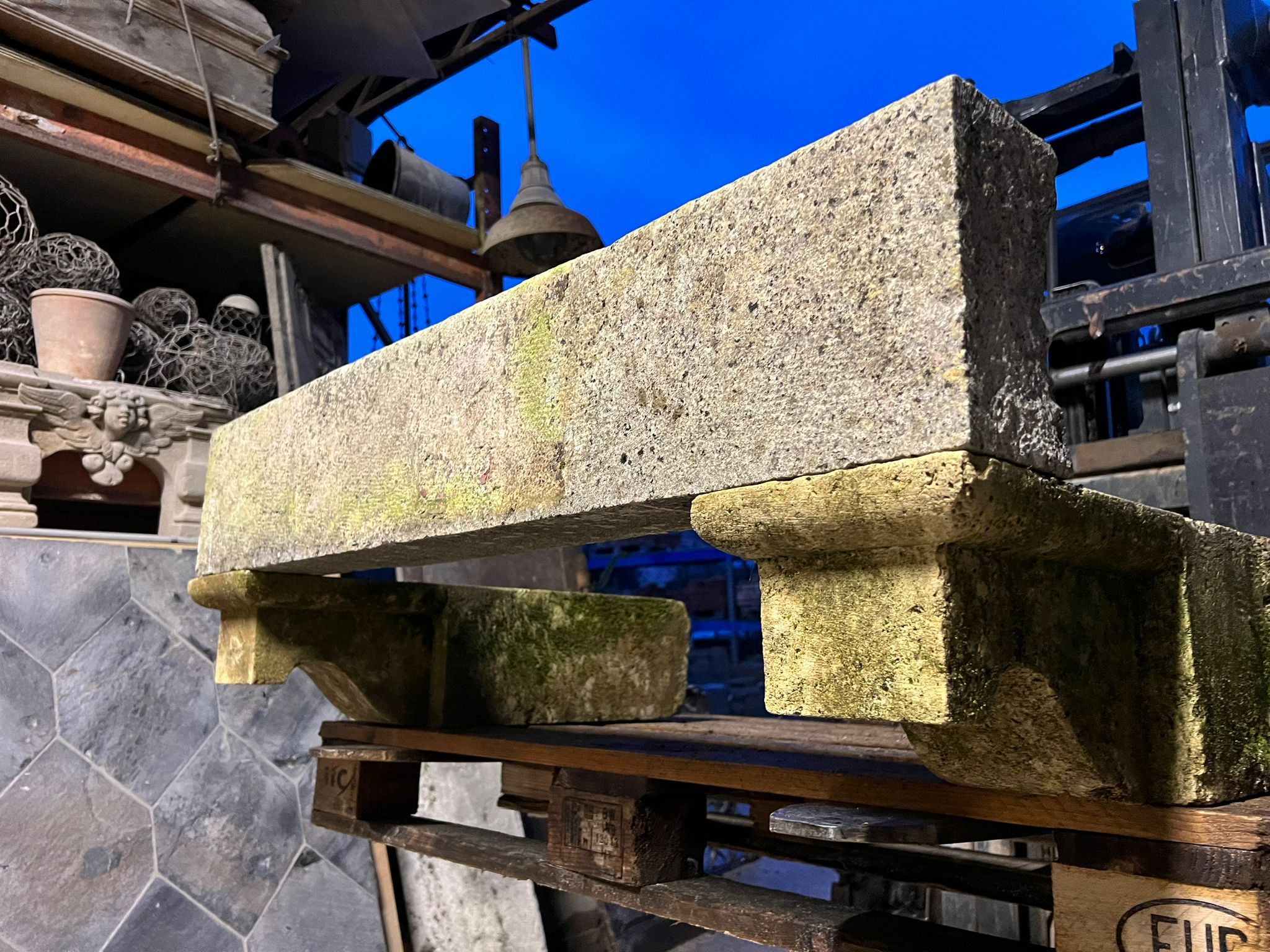 Cappa con mensole chiare