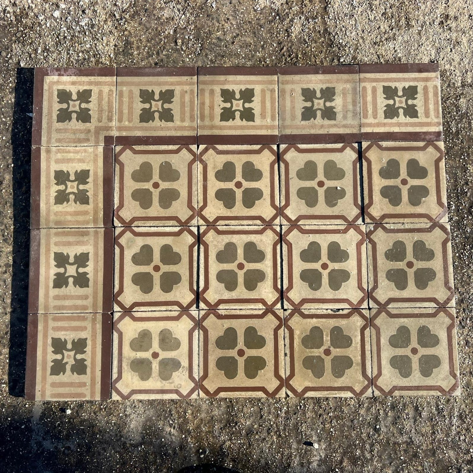 Cementine antiche con decori