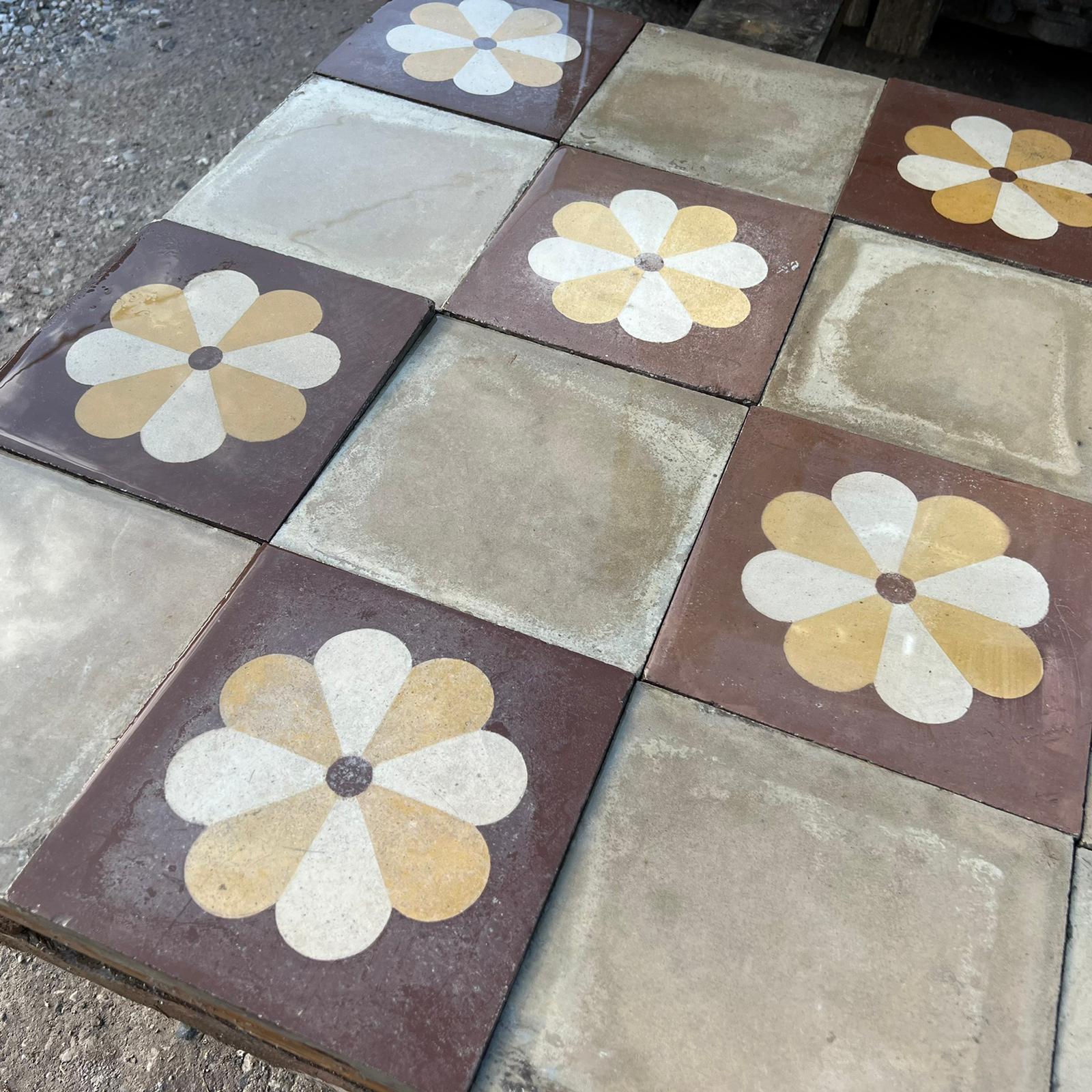 Cementine con fiore marroni e grigie 