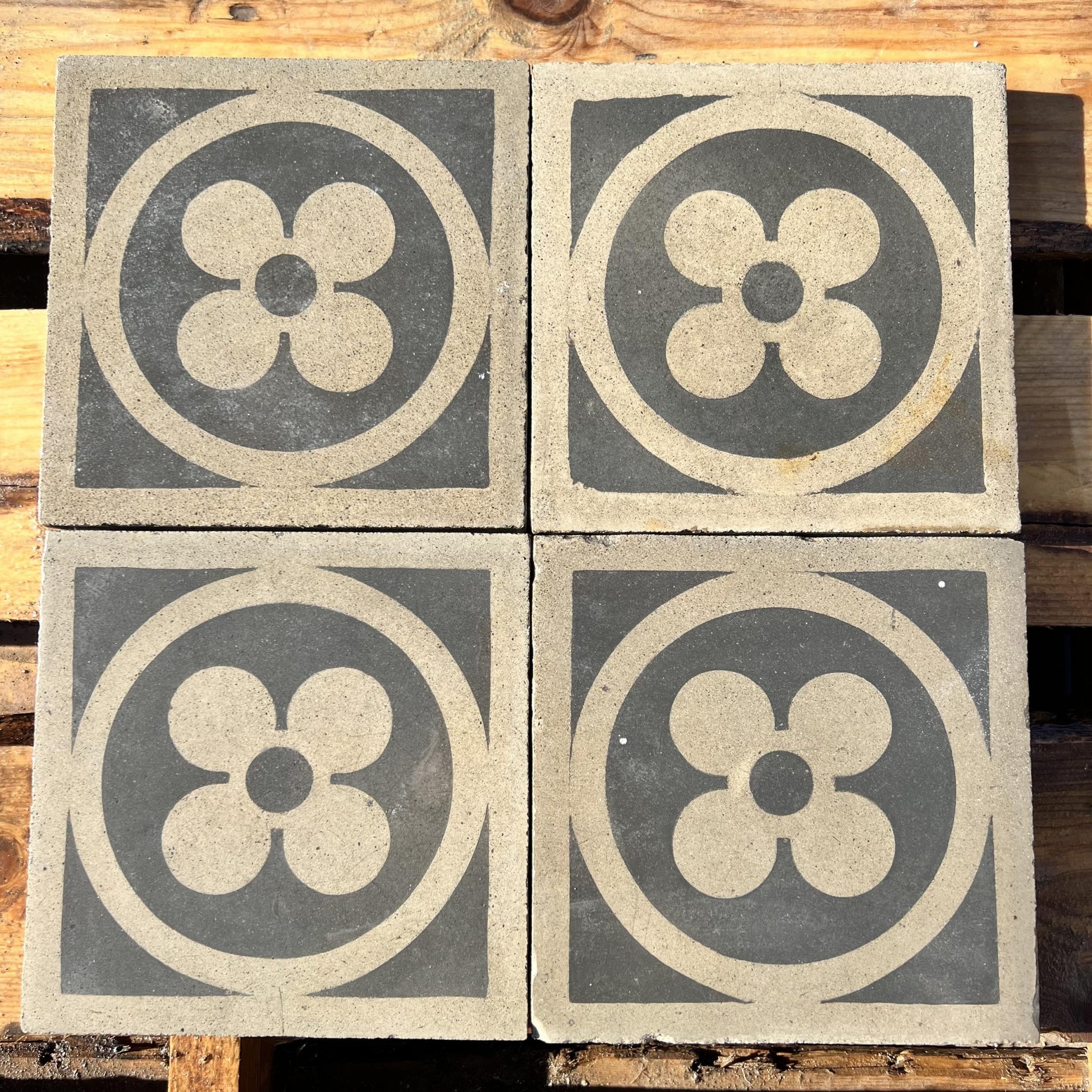 Cementine decorate con fiore centrale 