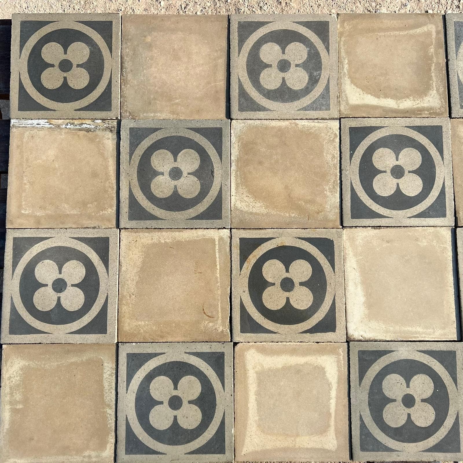 Cementine decorate con fiore 