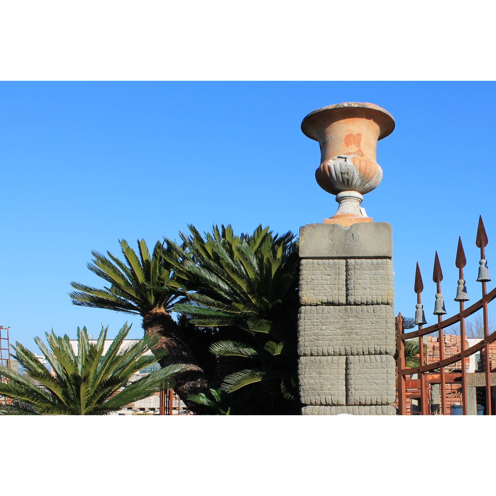 Colonne in pietra bozzate 