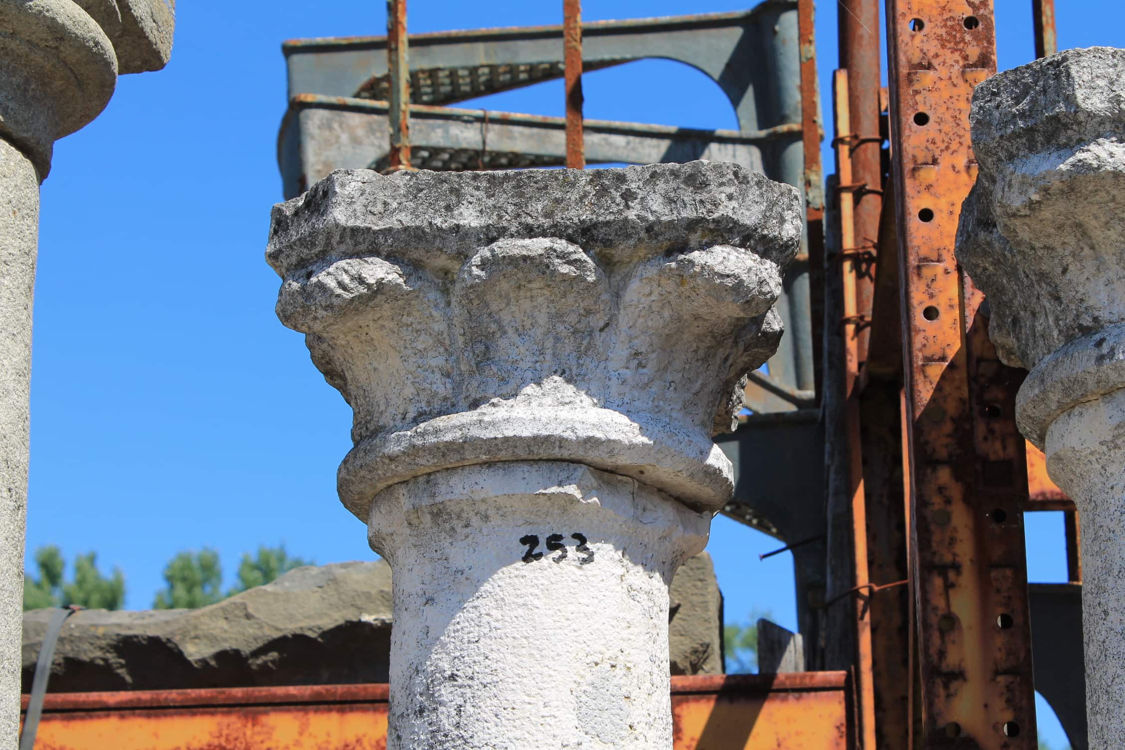 Colonne in pietra semplice 