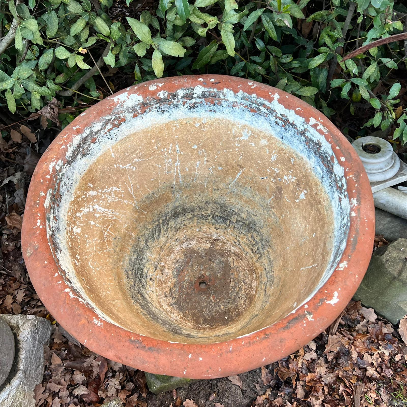 Conca di terracotta antica