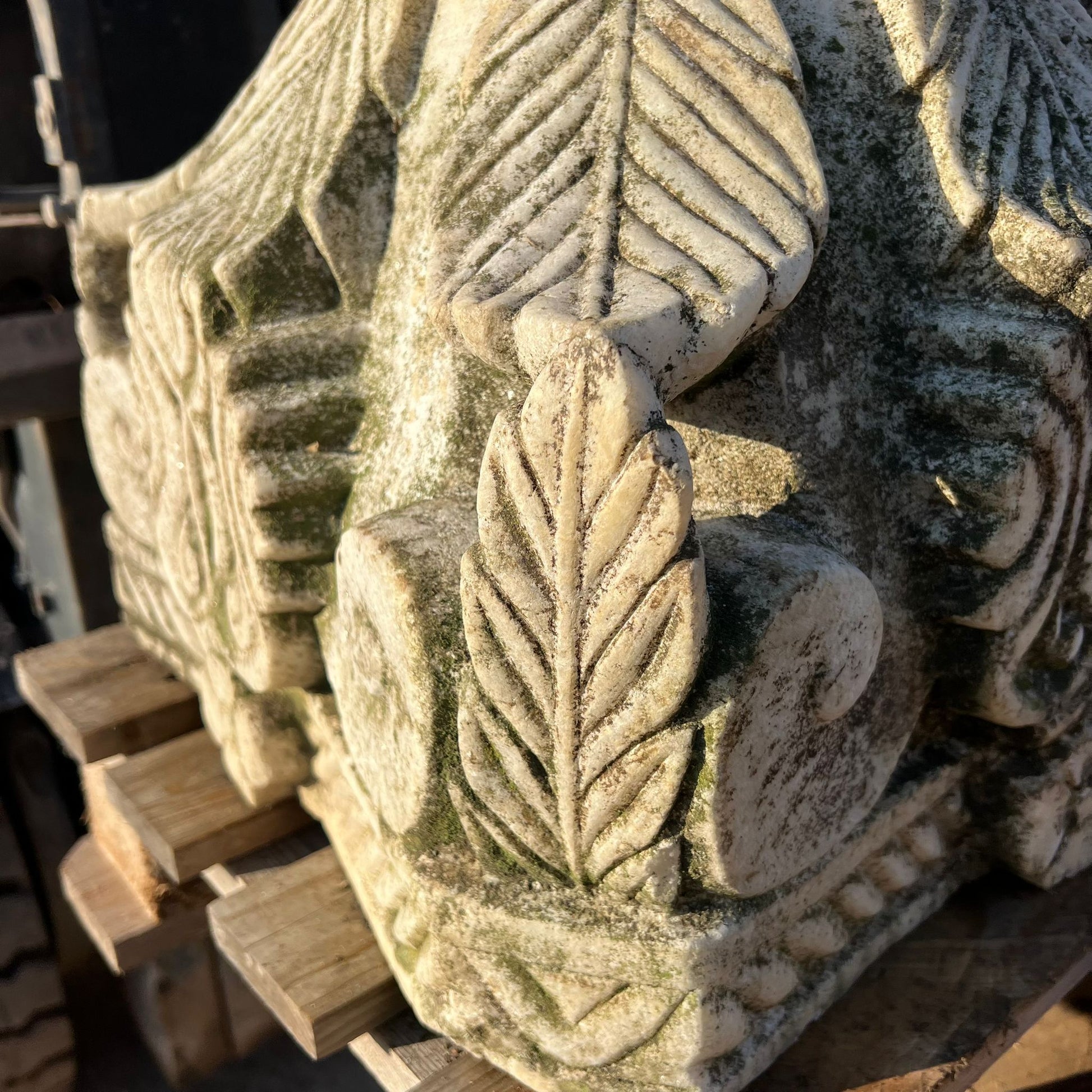 Coppia di capitelli in marmo antichi