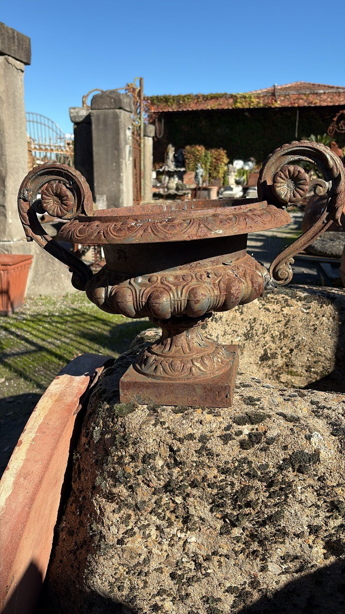 Coppia di coppe in ghisa dettaglio 