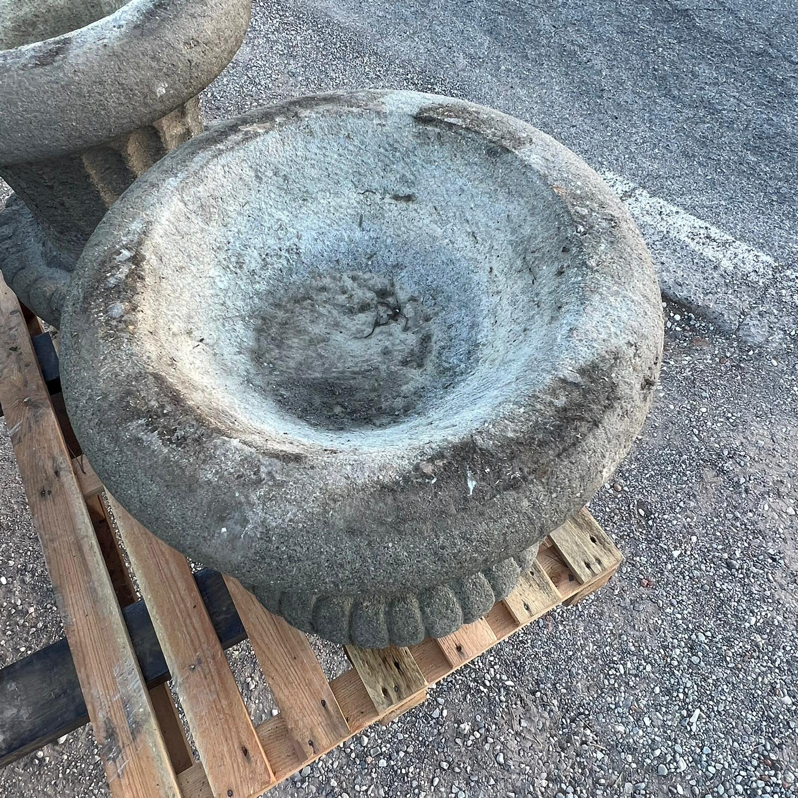 Coppia di coppe in pietra dettaglio 