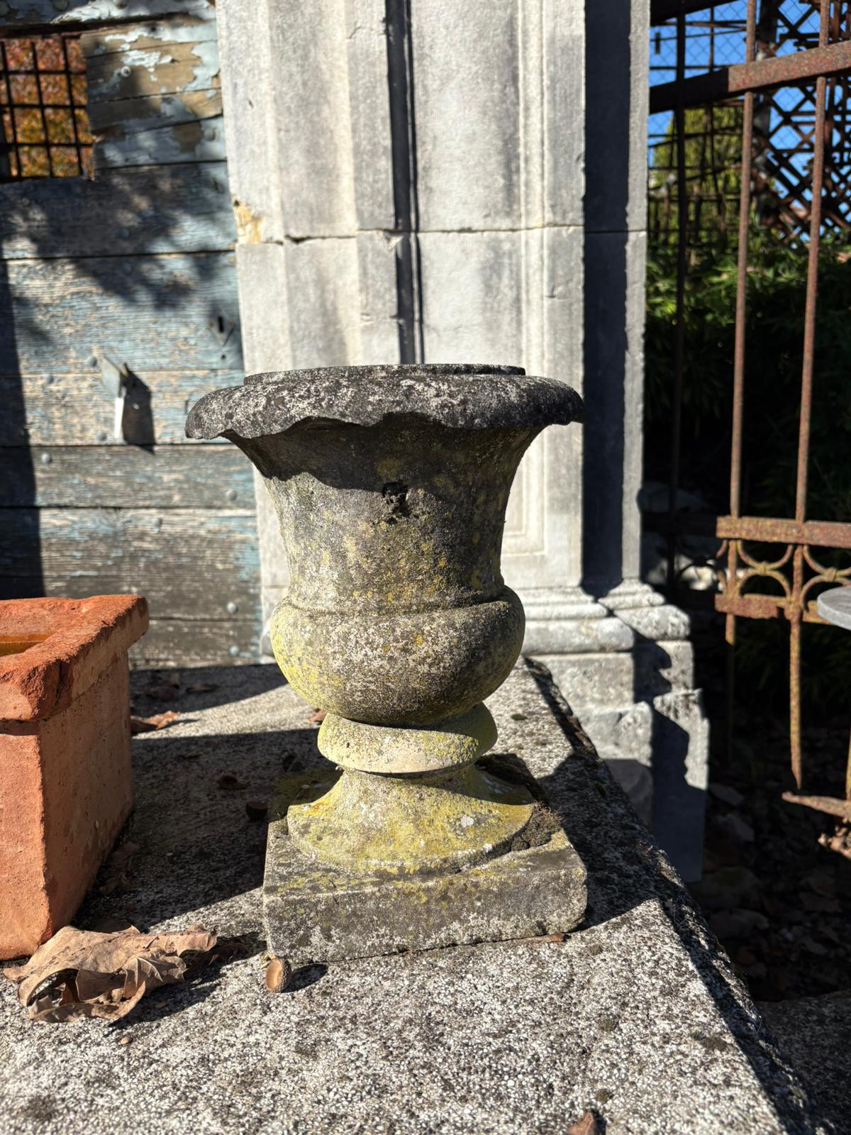 Coppia di coppe in pietra recuperate 