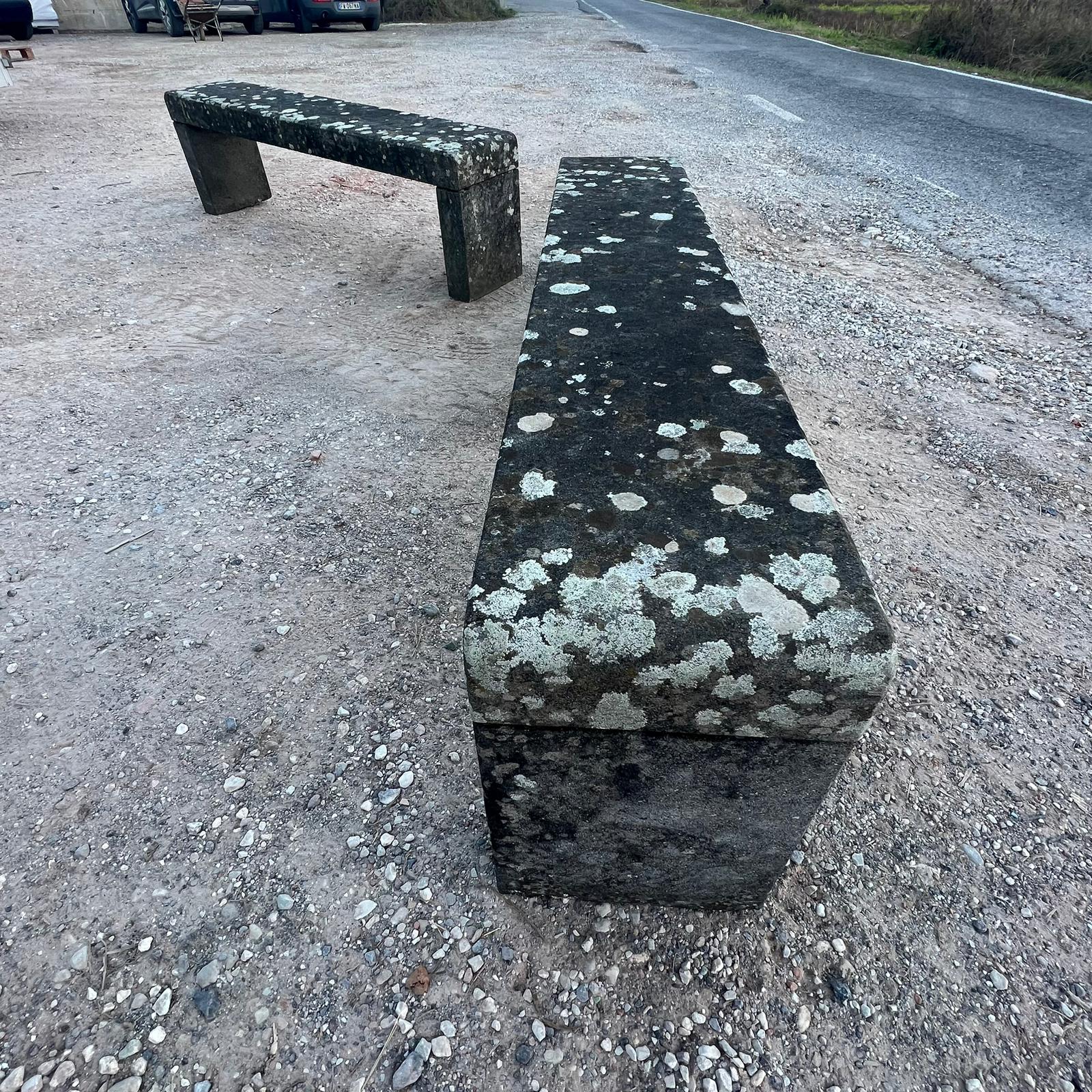 Coppia di panchine antiche in pietra 
