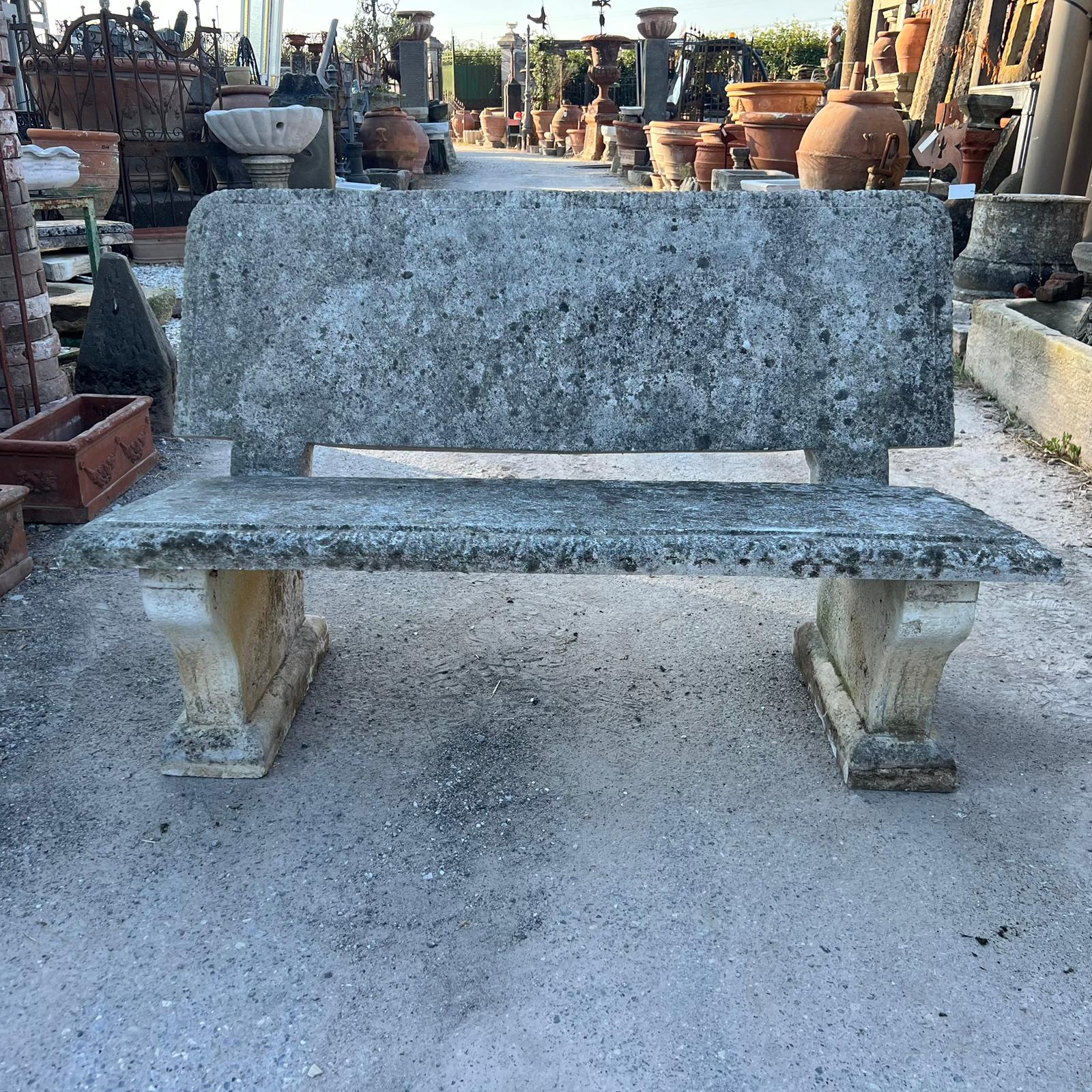 Coppia di panchine in cemento 