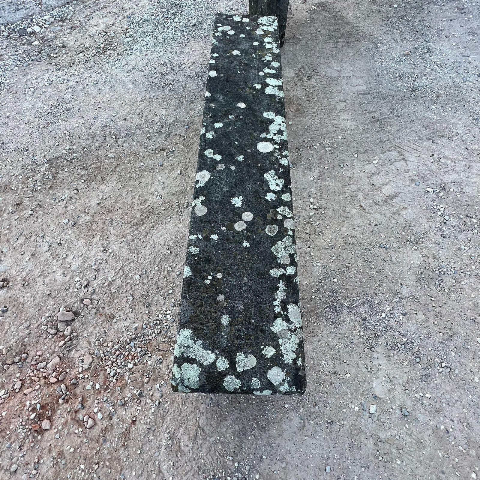 Coppia di panchine in pietra