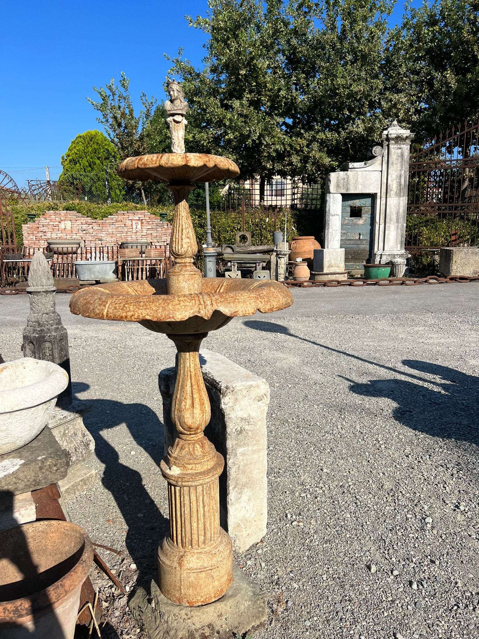 Coppia fontanili in ghisa