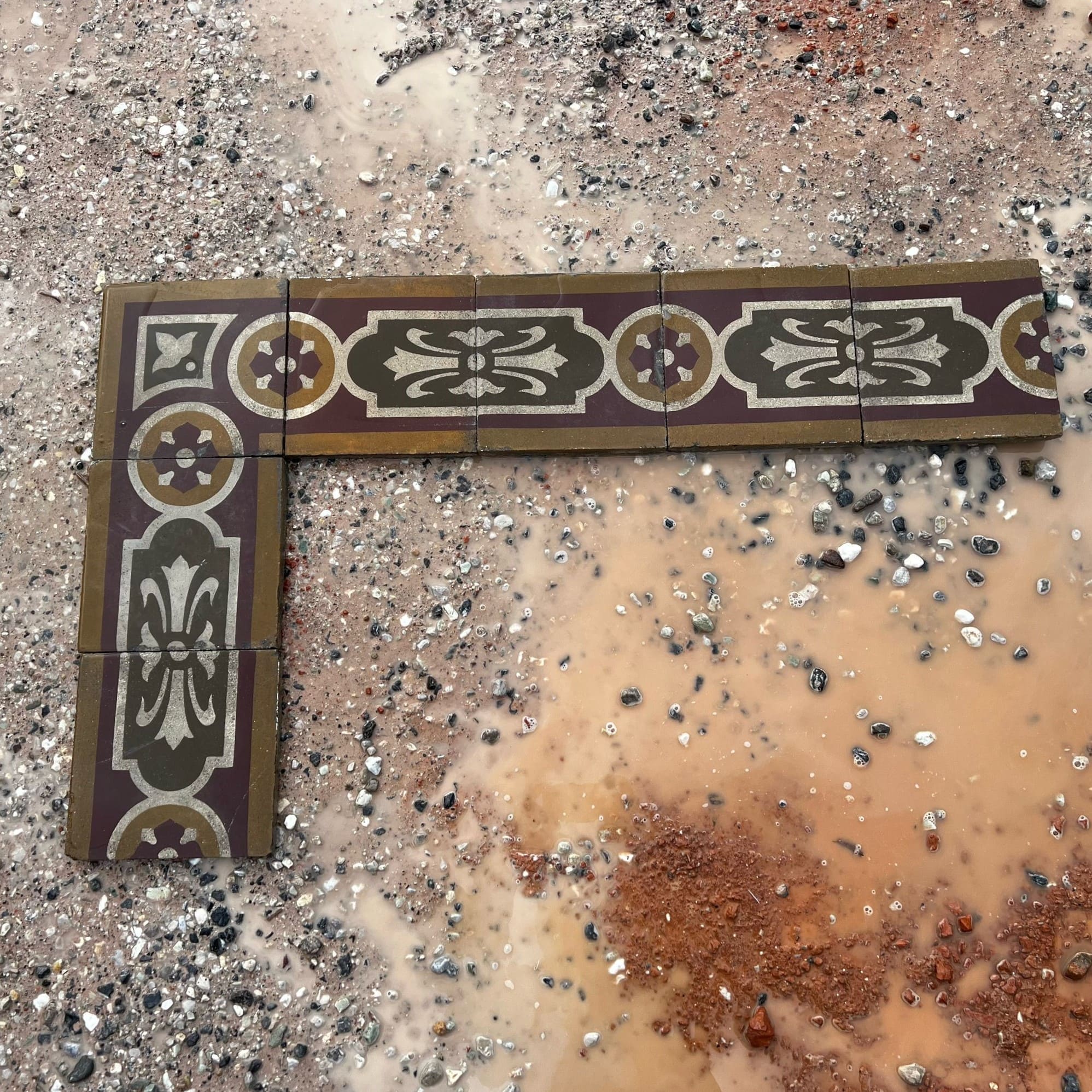 Cornice di cementina antica 