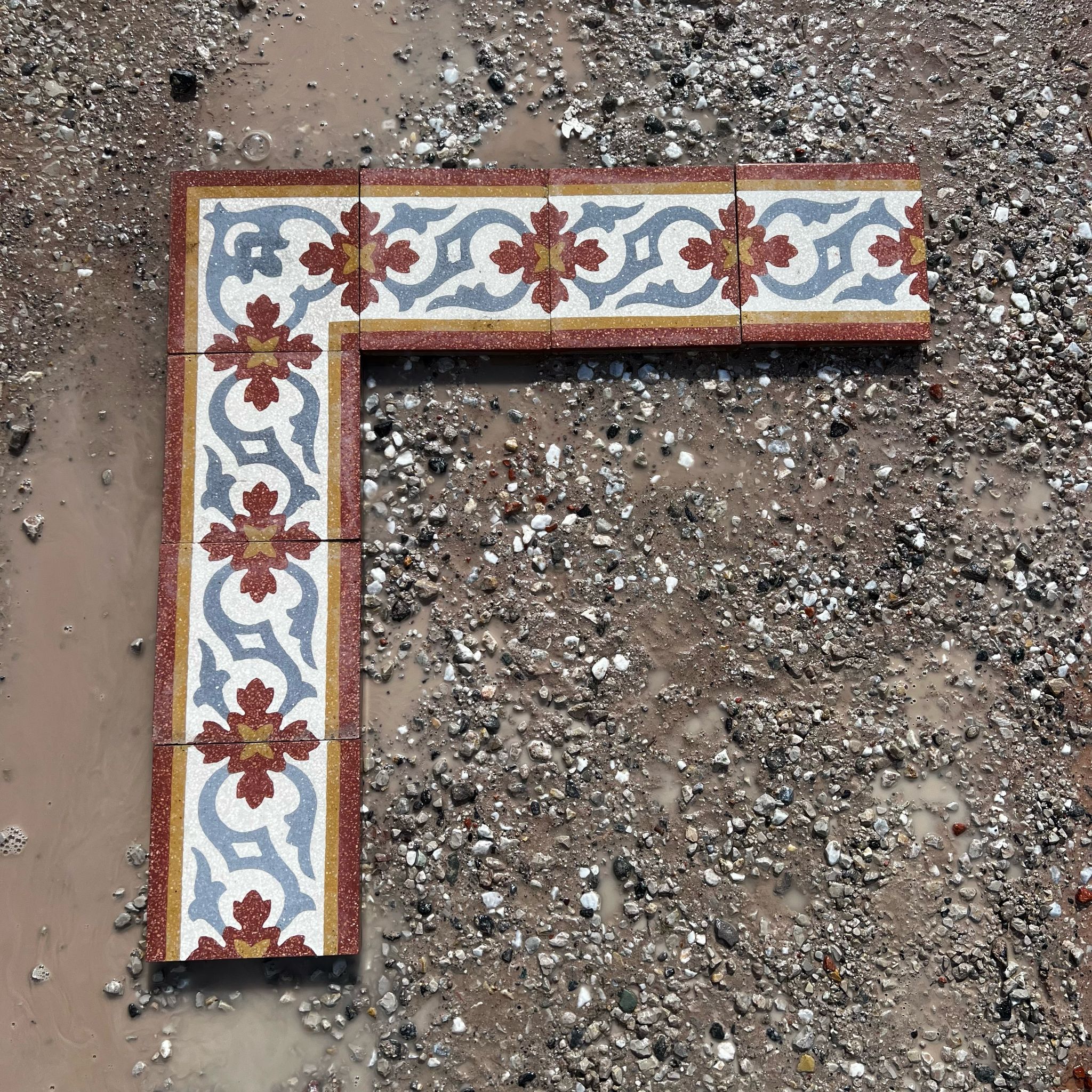 Cornice in graniglia