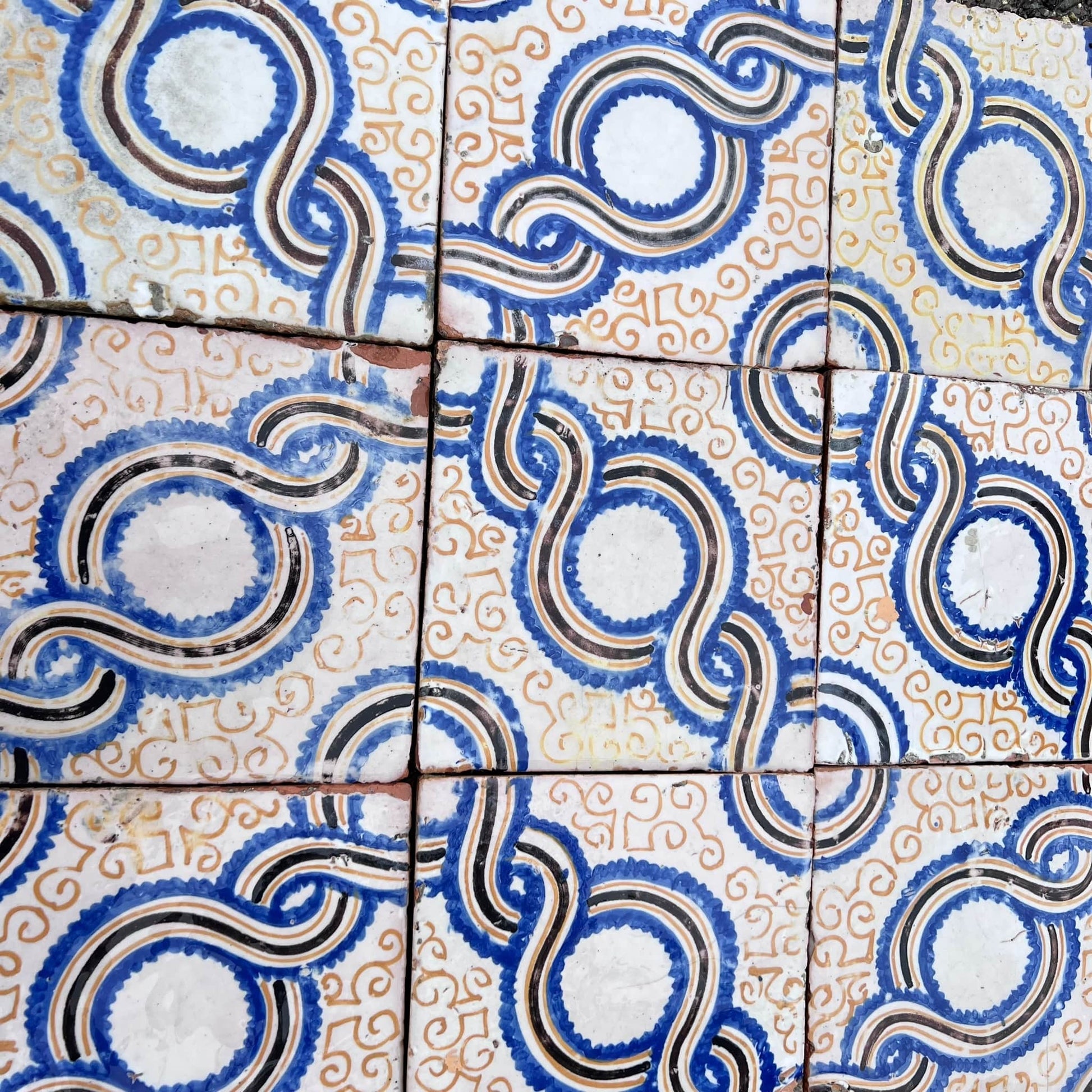 Decorazioni maioliche 