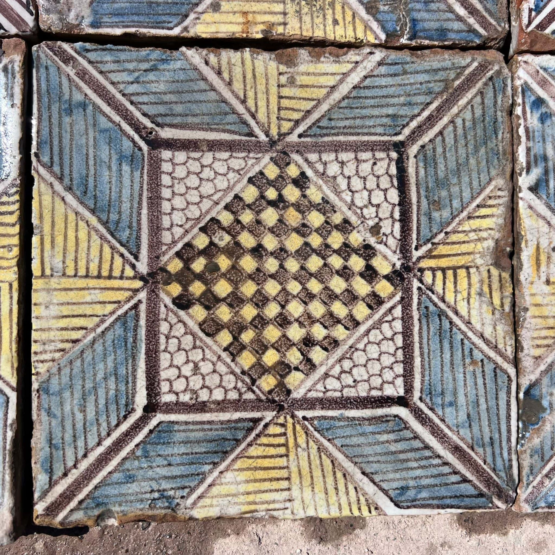 Decori blu e gialle 