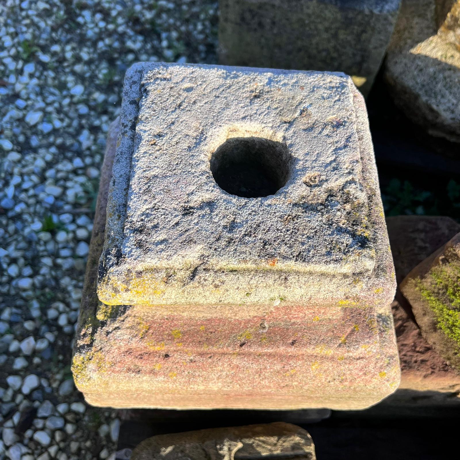 Dettagli capitello in pietra 