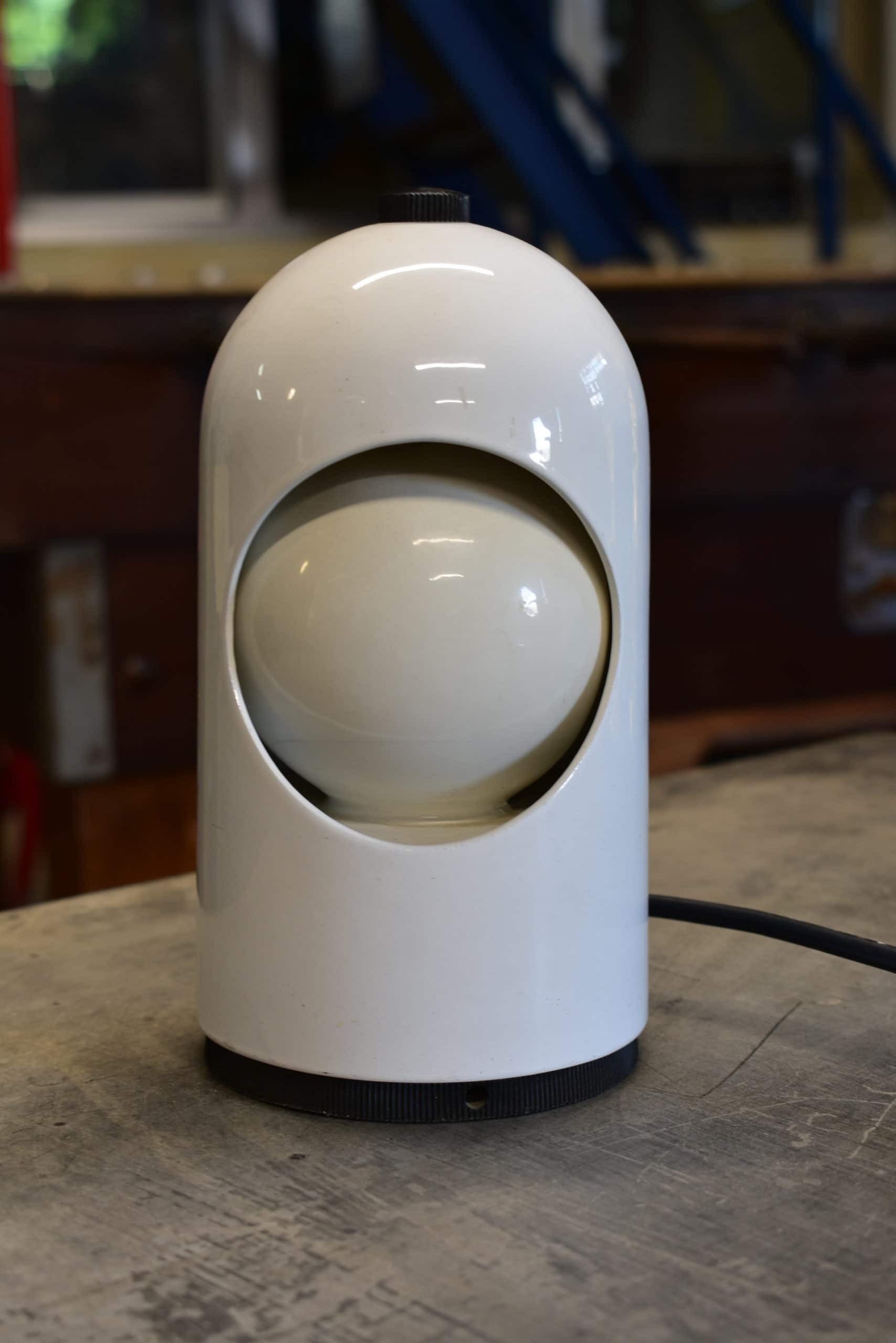 Dettagli lampada vintage bianca 
