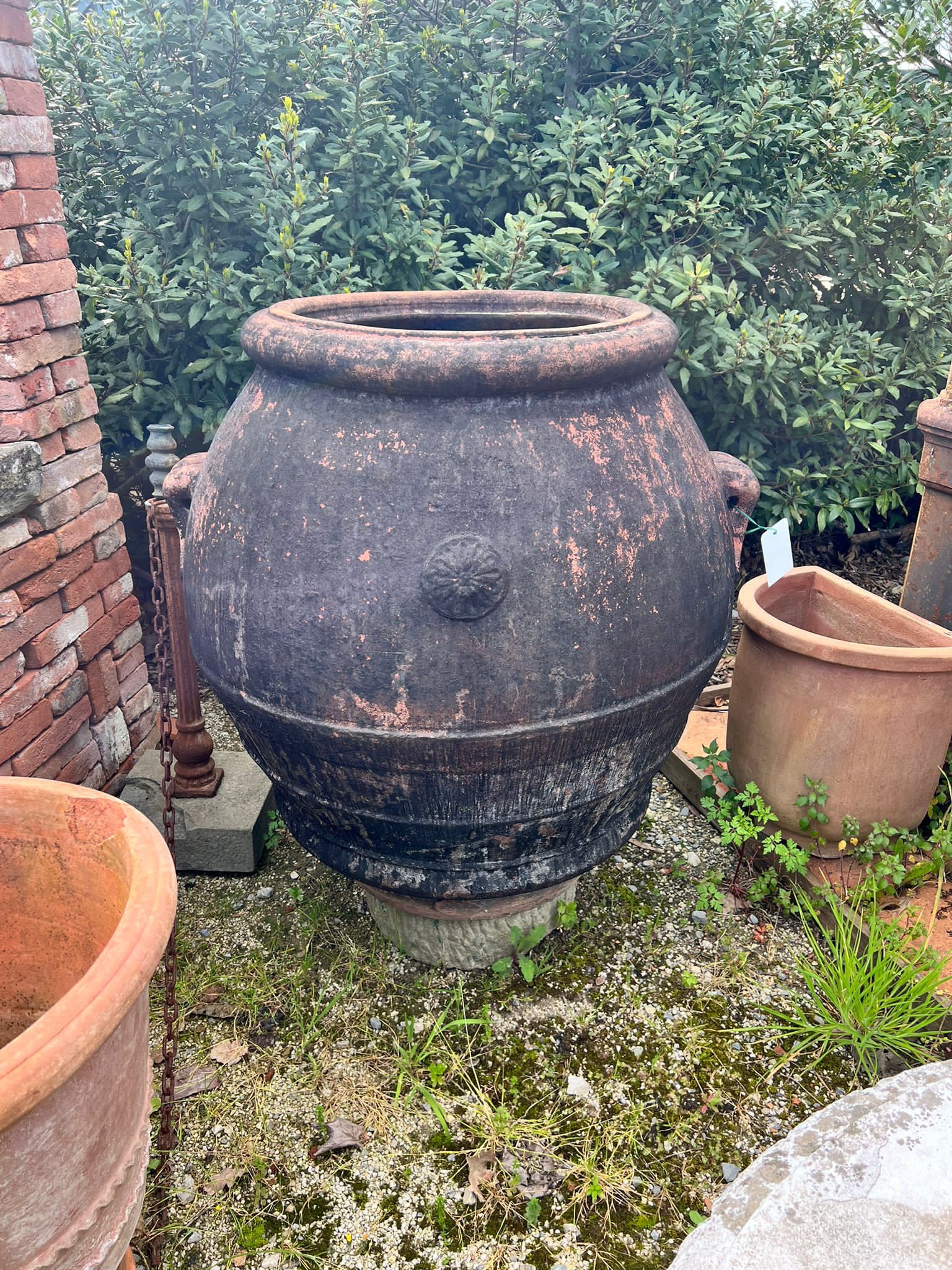 Dettagli orcio in terracotta recuperato 