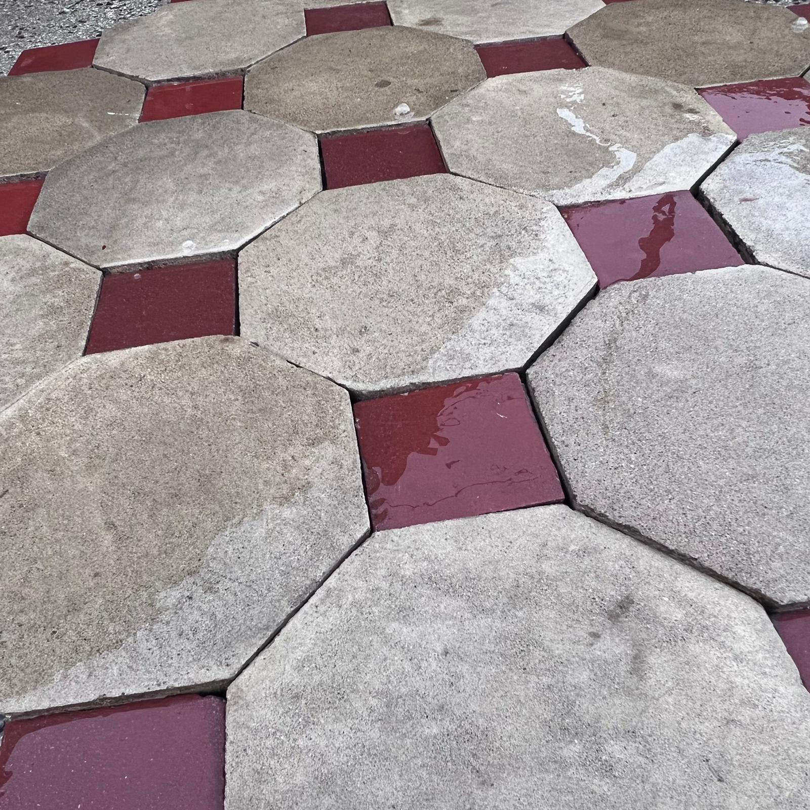 Dettagli ottagono bianco e inserto rosso 