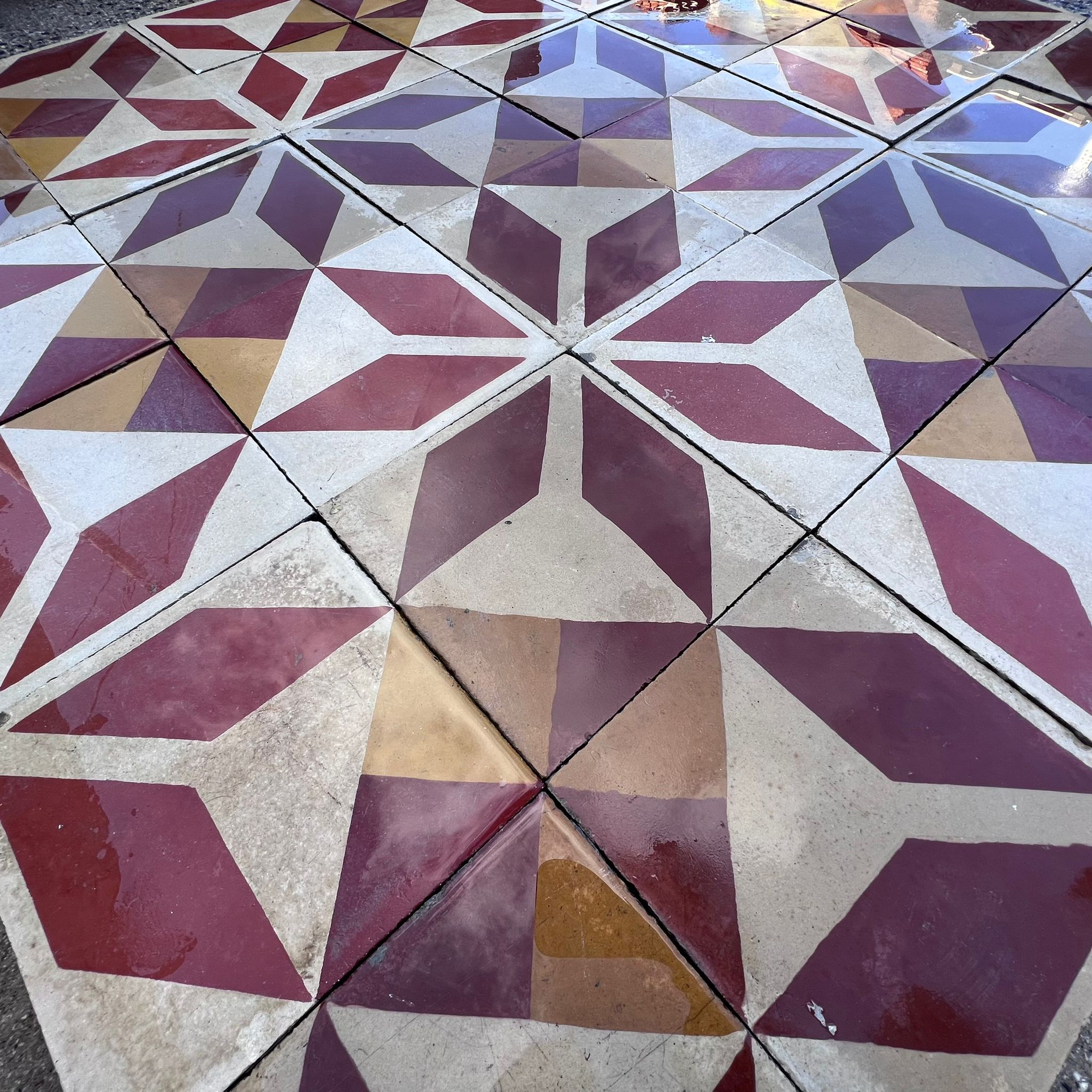 Dettagli pavimento in cementina 