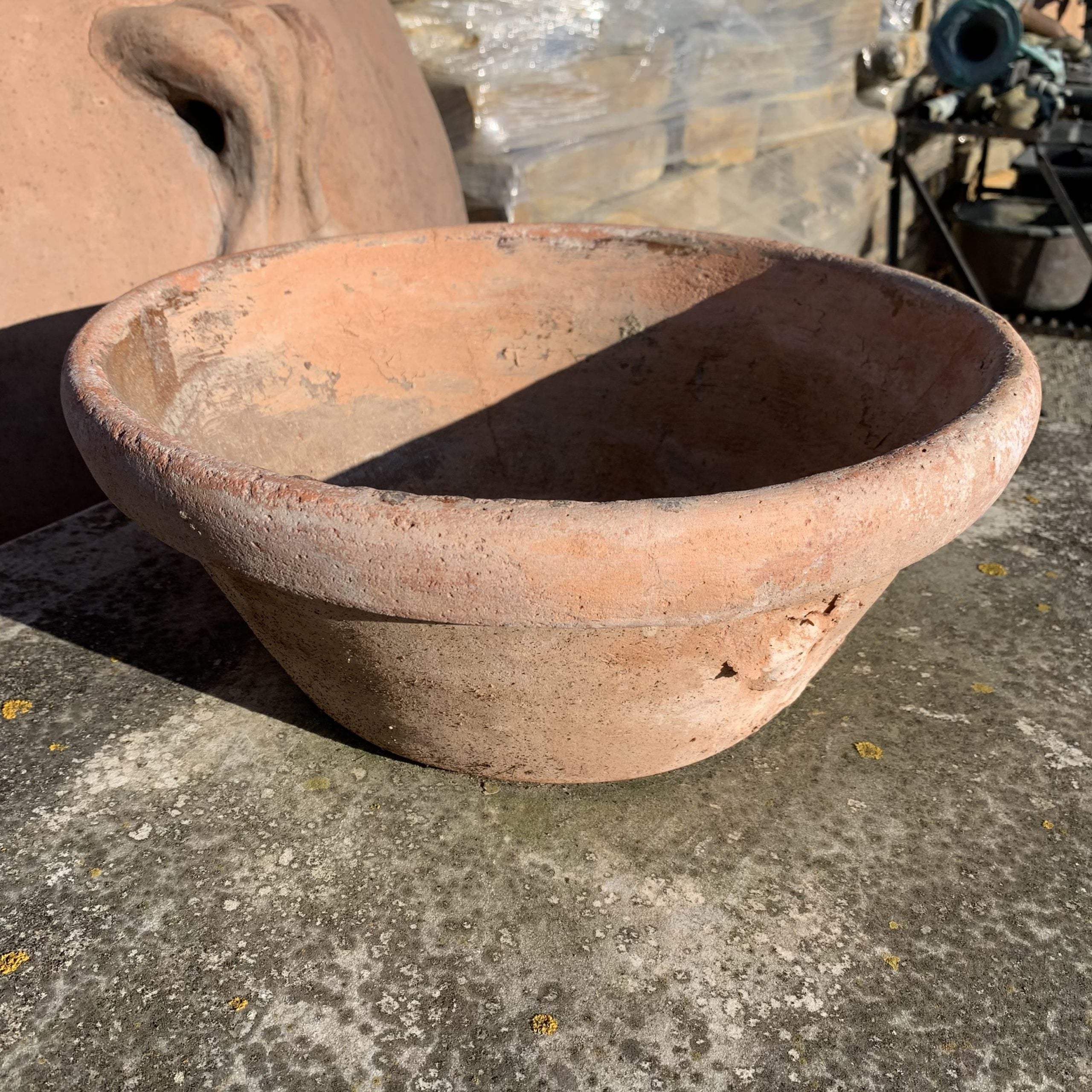 Dettagli piccolo vaso di terracotta 