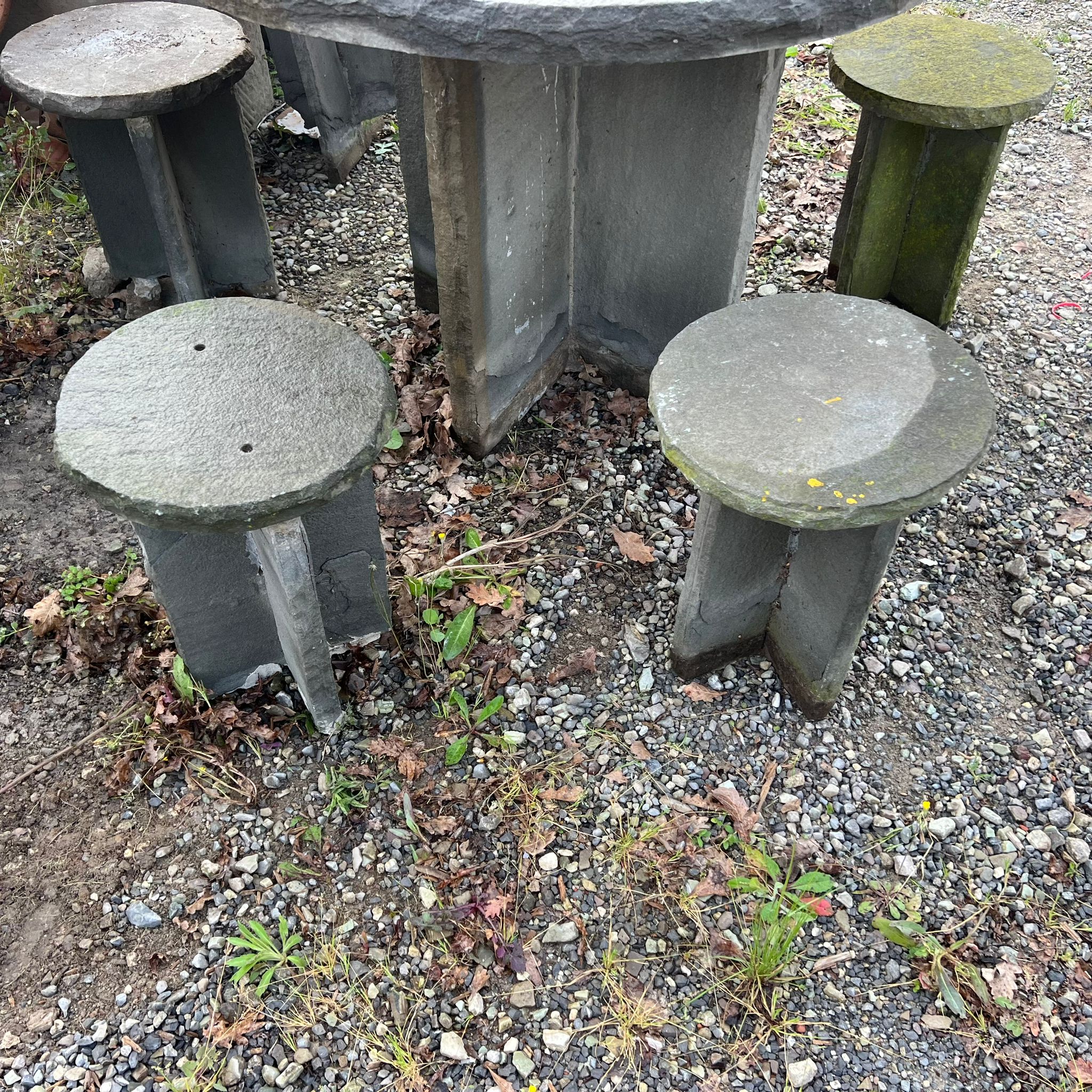 Dettagli sgabelli in pietra 