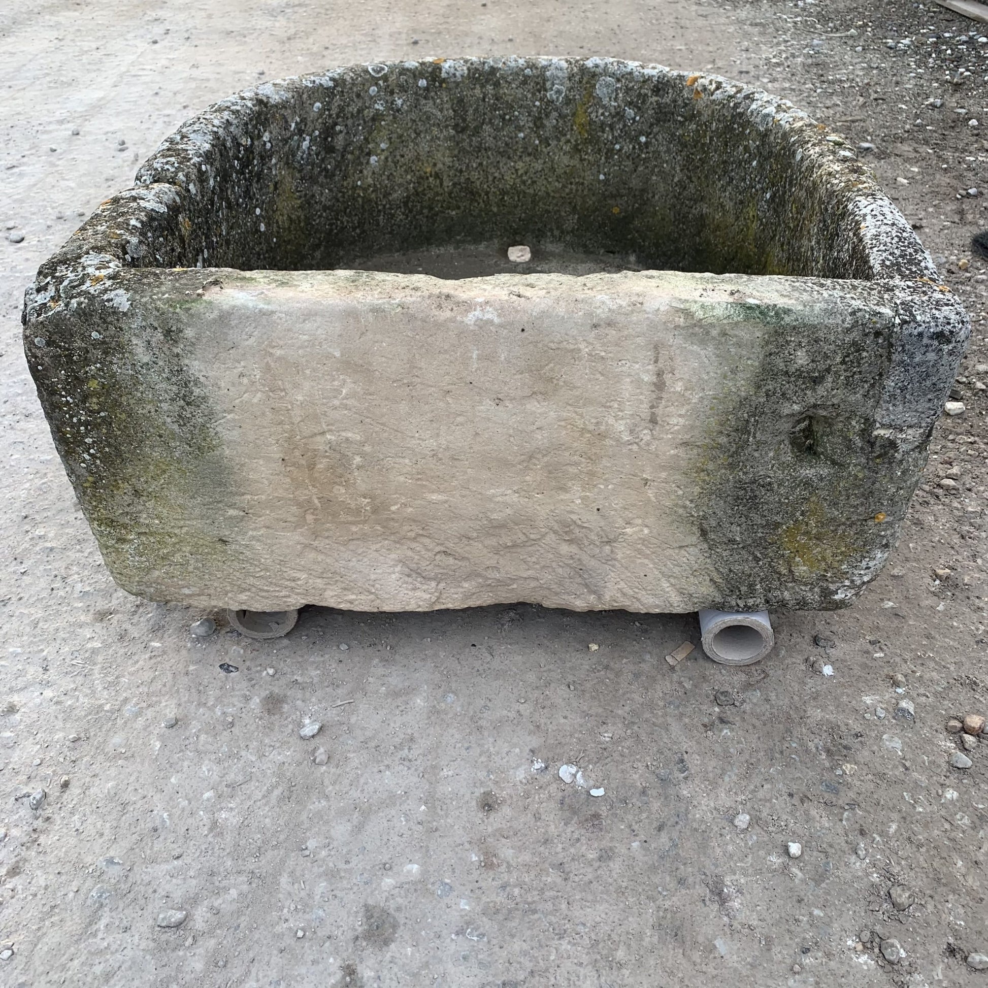 Dettagli vasca di pietra 
