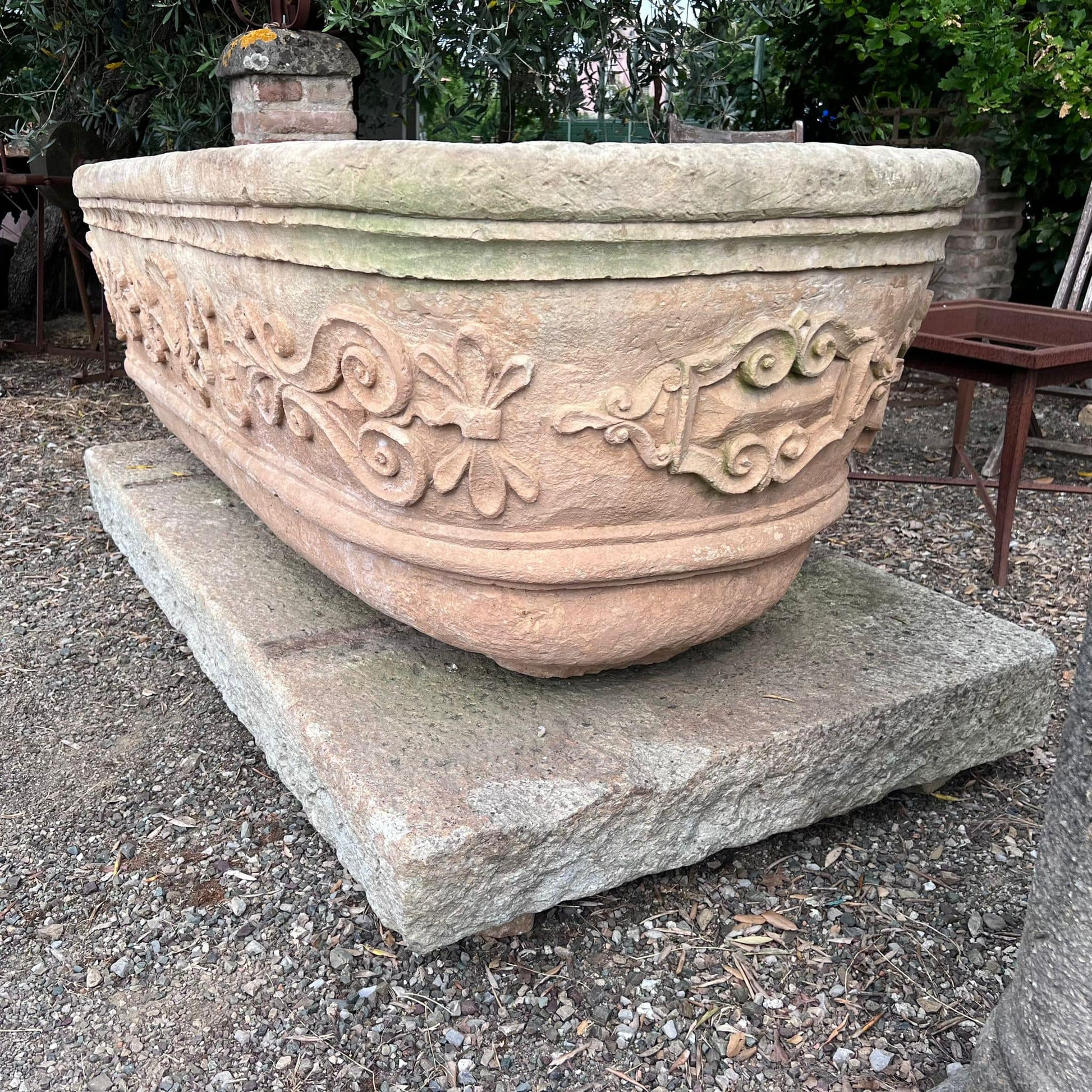 Dettagli vasca in pietra 