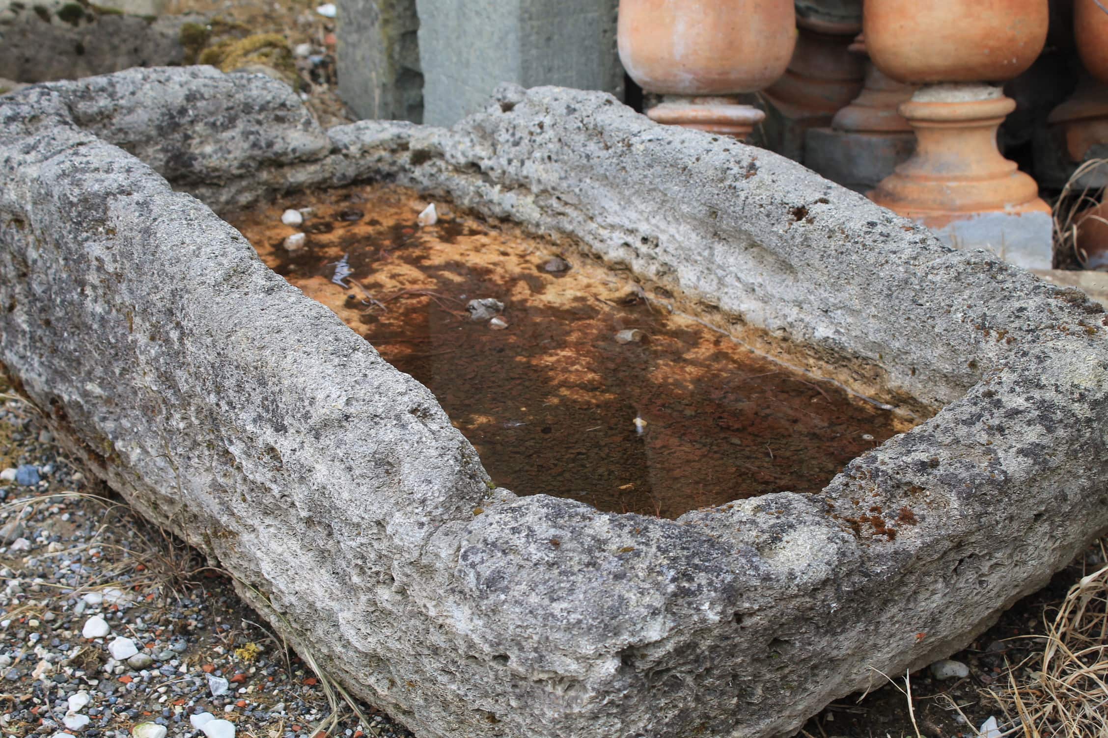 Dettagli vaschetta in pietra vecchia 