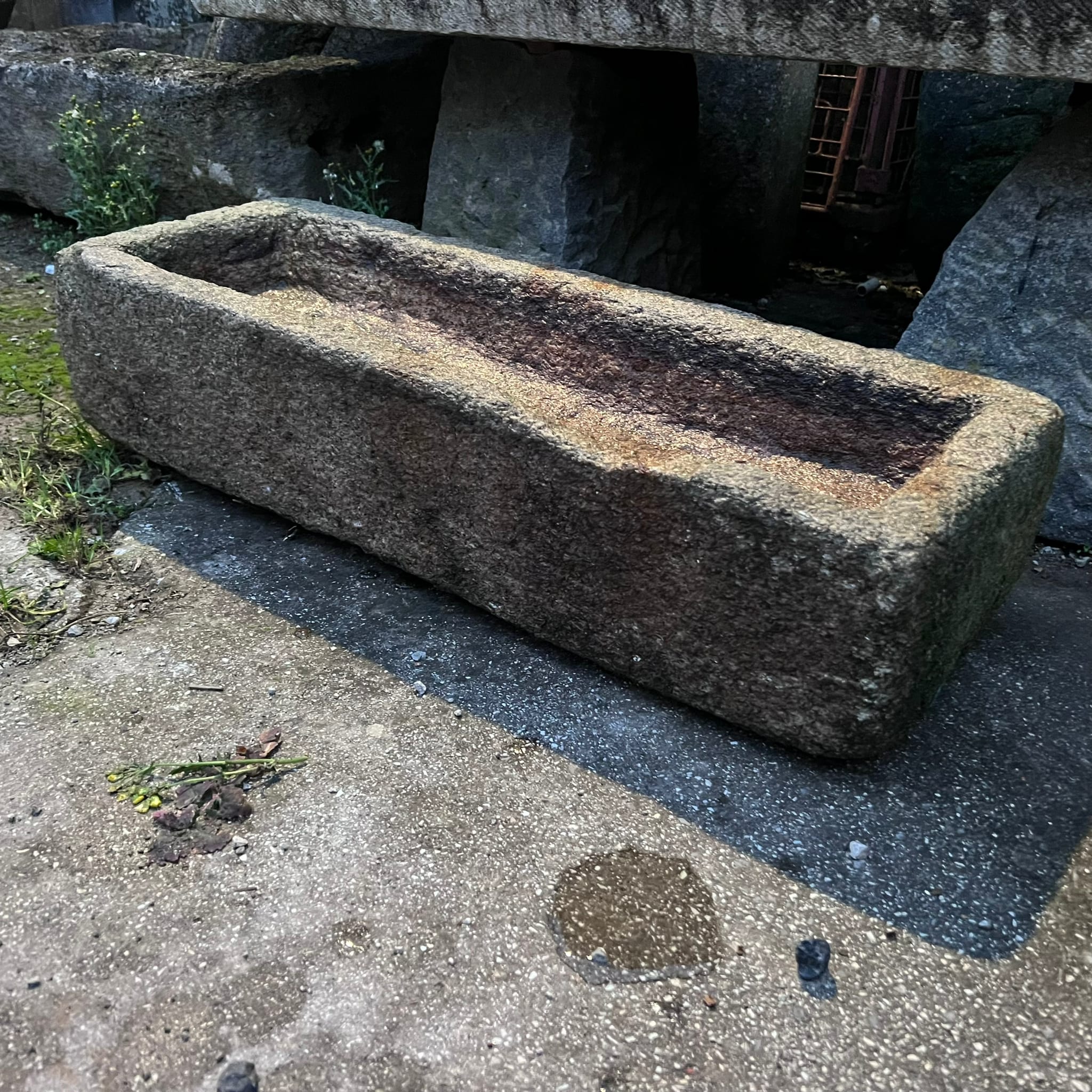 Dettagli vaschetta in pietra 