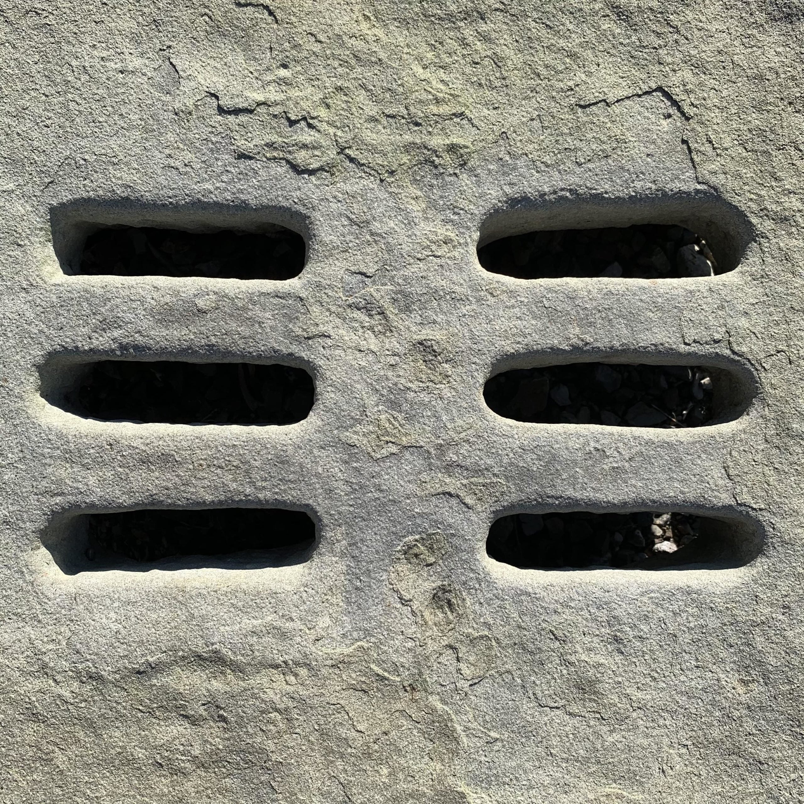 Dettaglio caditoia di pietra 