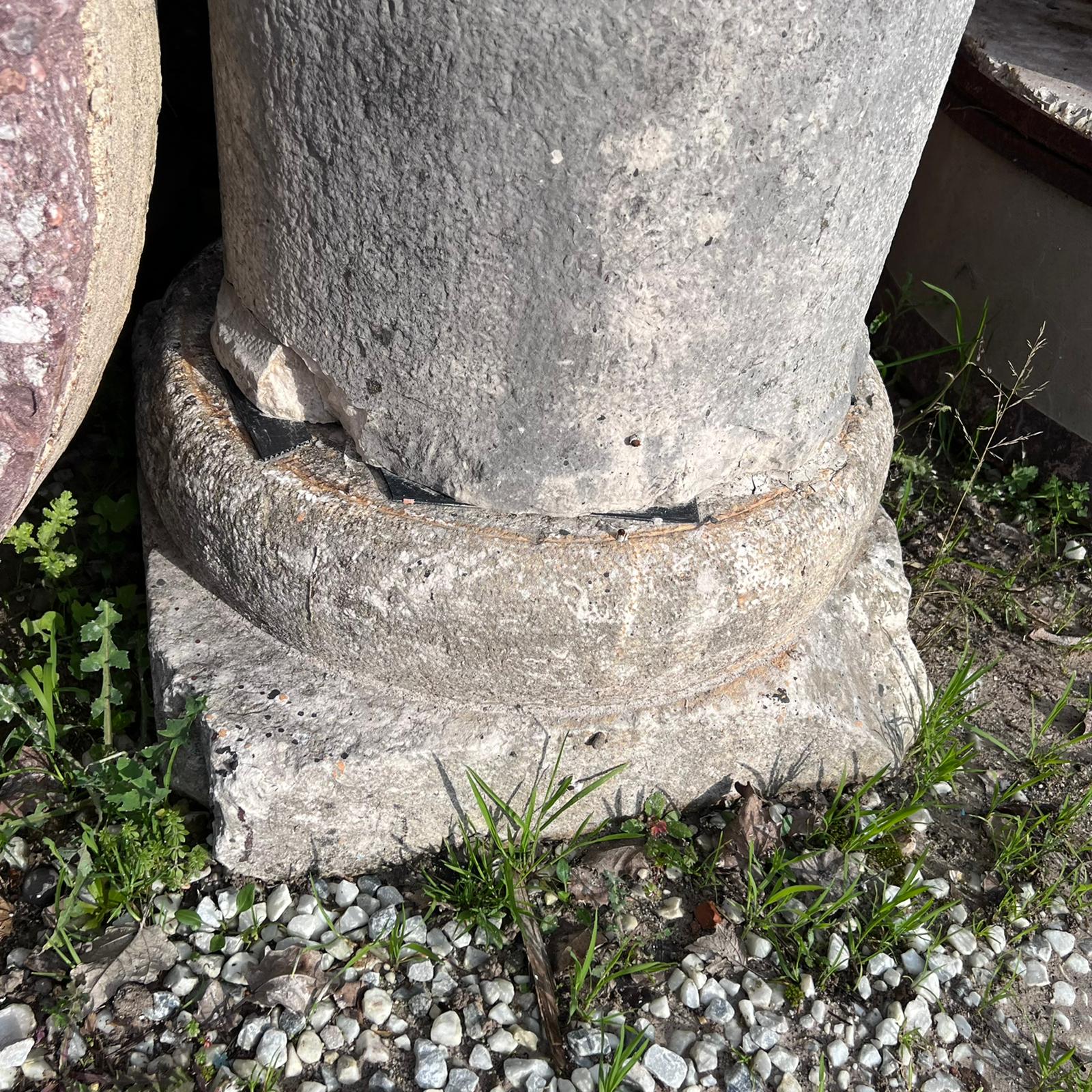 Dettaglio colonne in pietra 