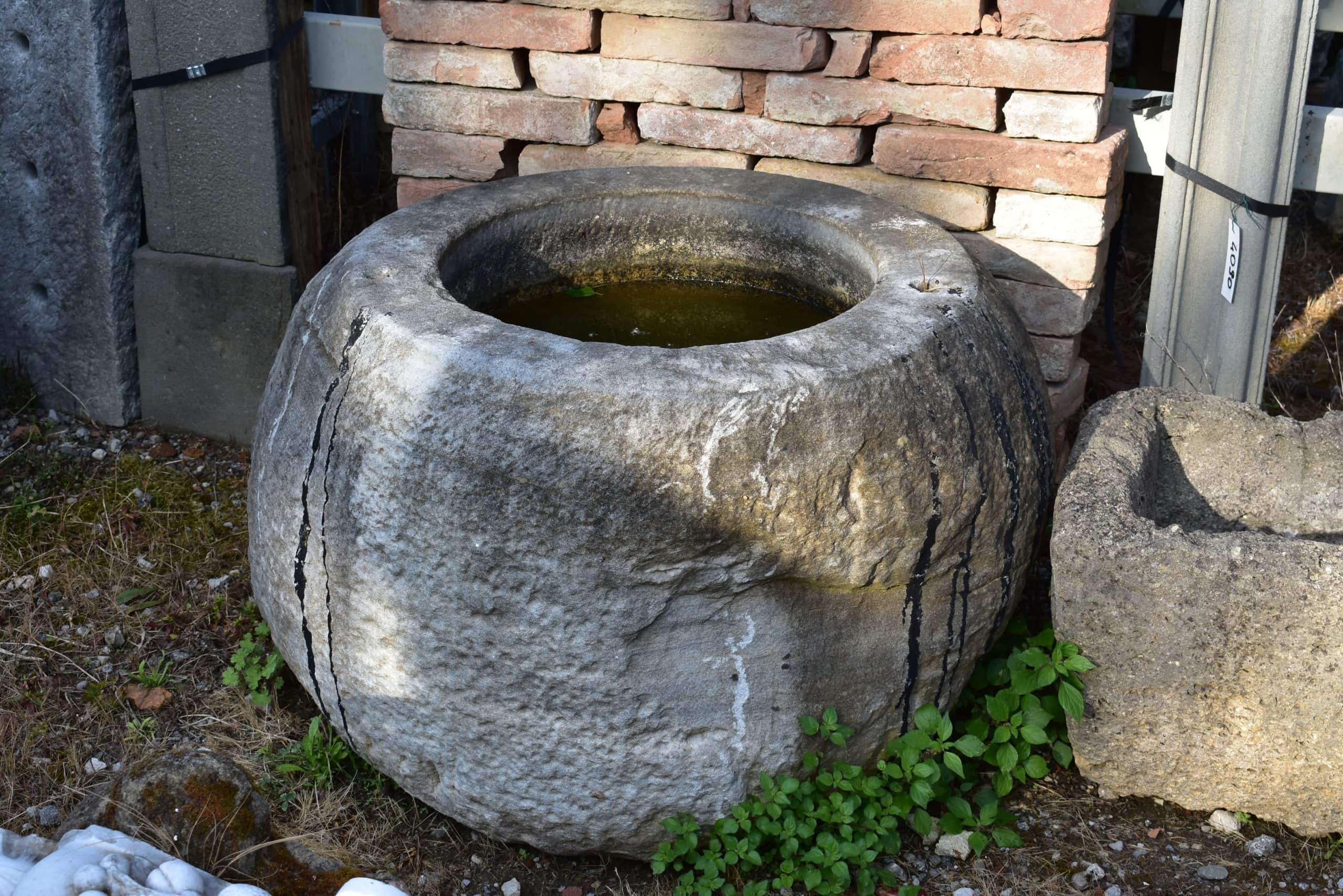 Dettaglio fontana a muro grande 