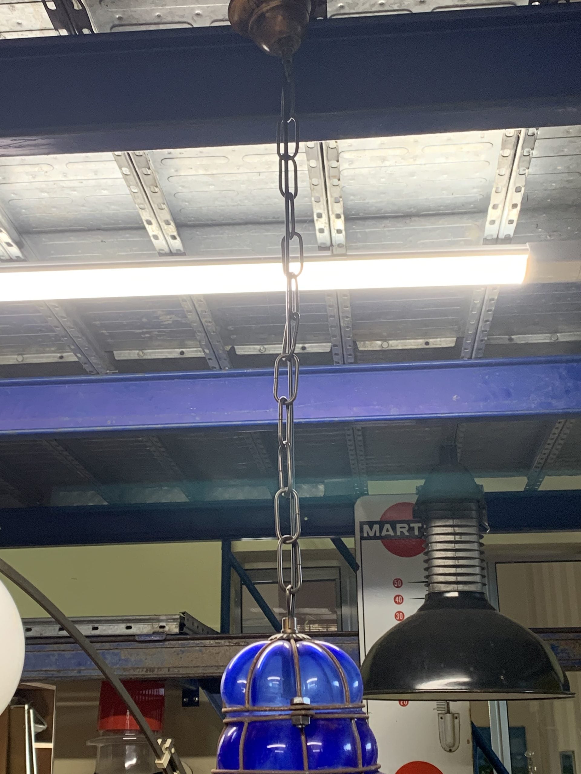 Dettaglio lampada blu 