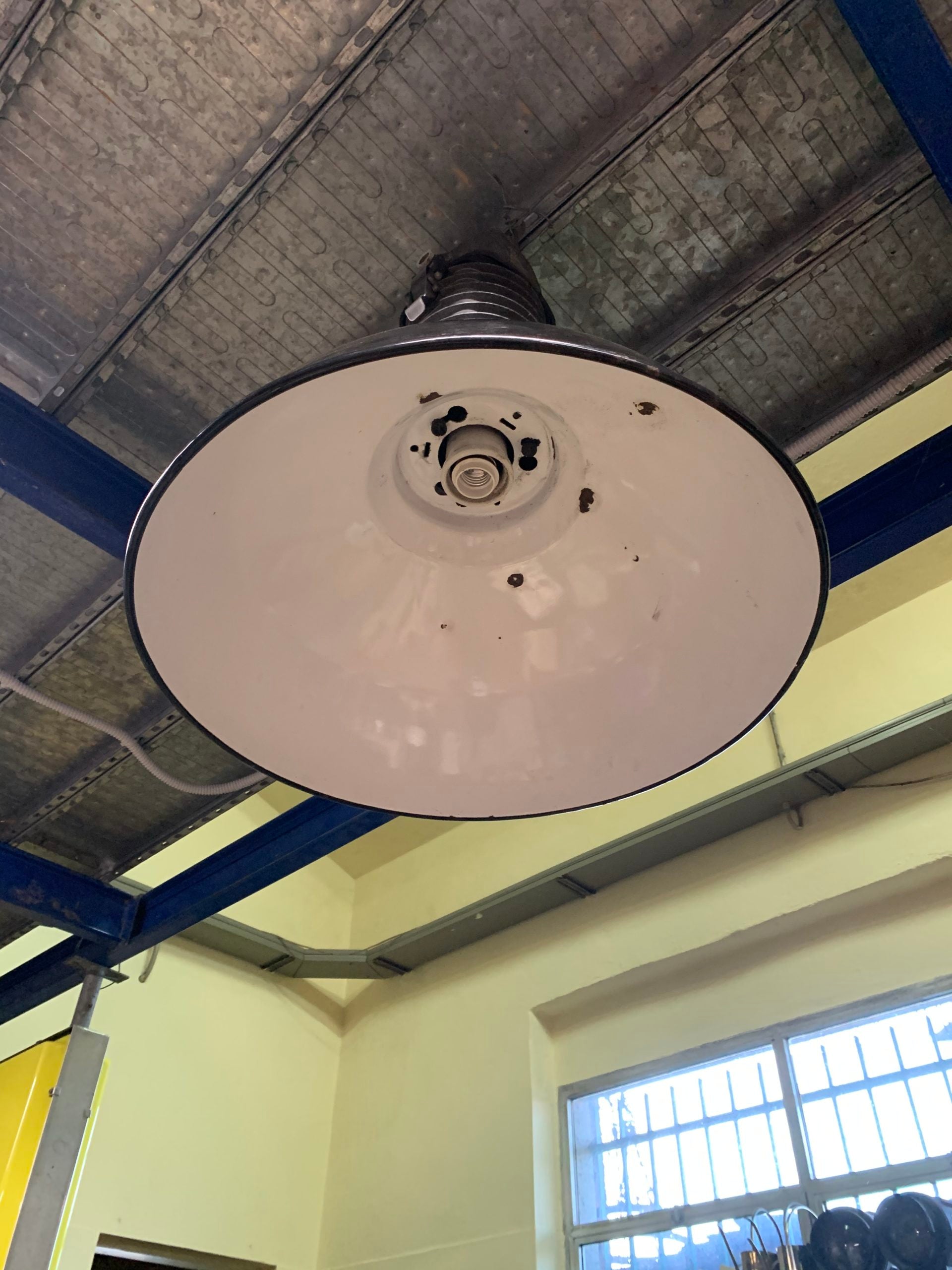 Dettaglio lampada industriale 