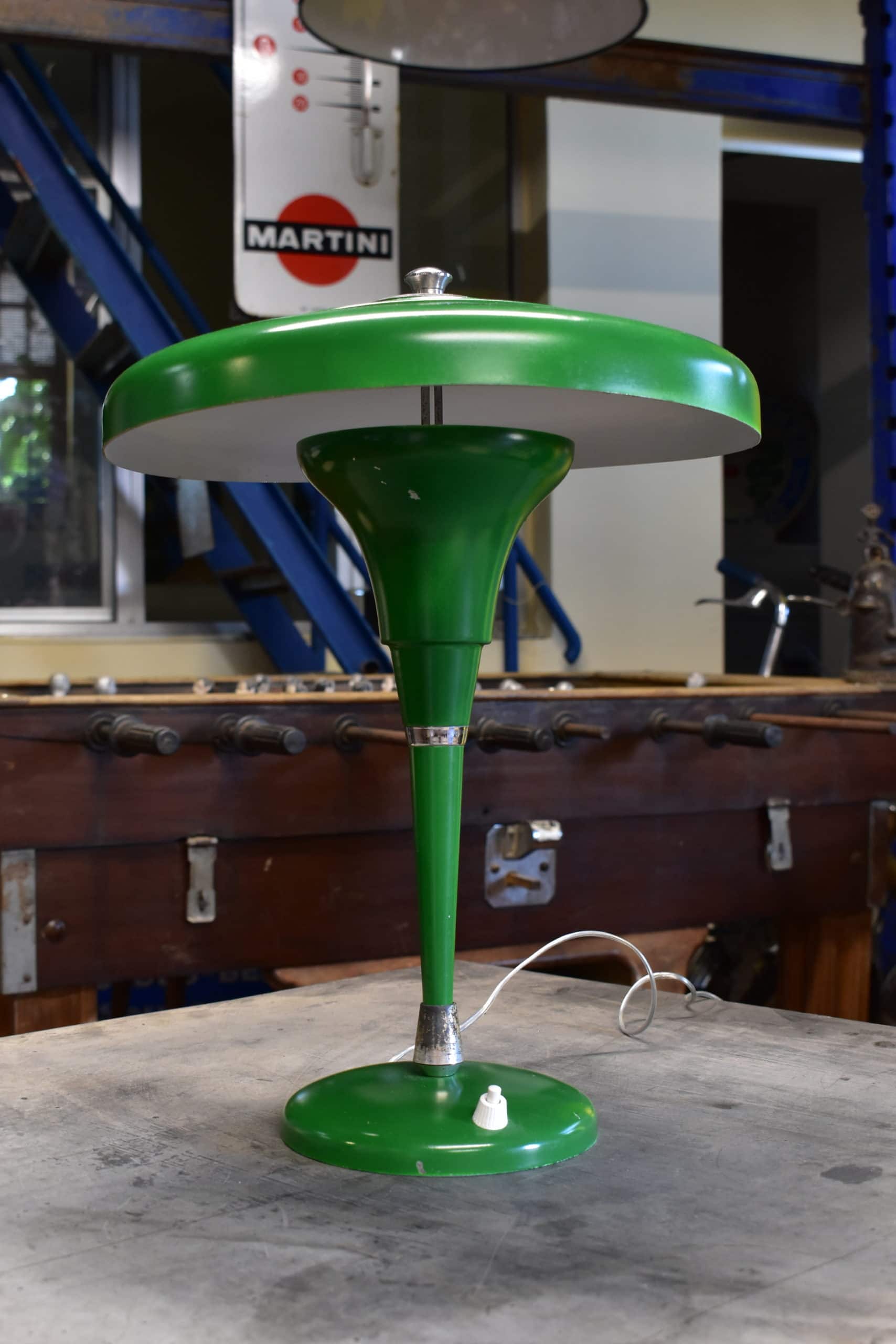 Dettaglio lampada vintage verde 