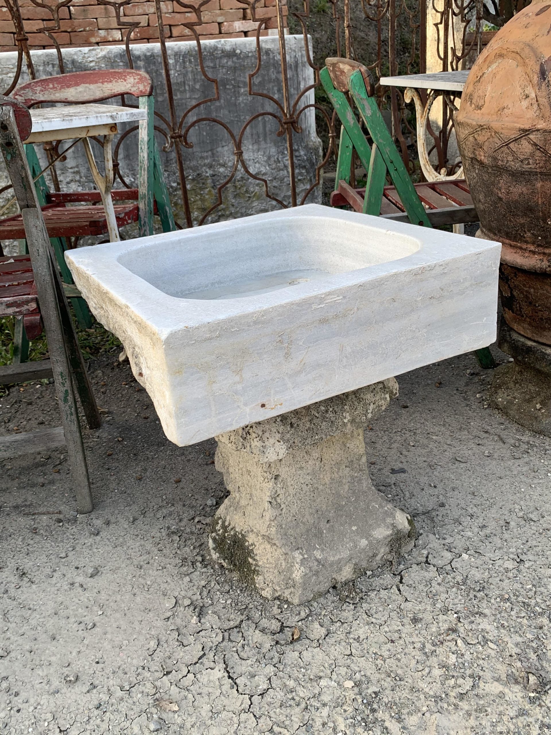 Dettaglio laterale lavandino