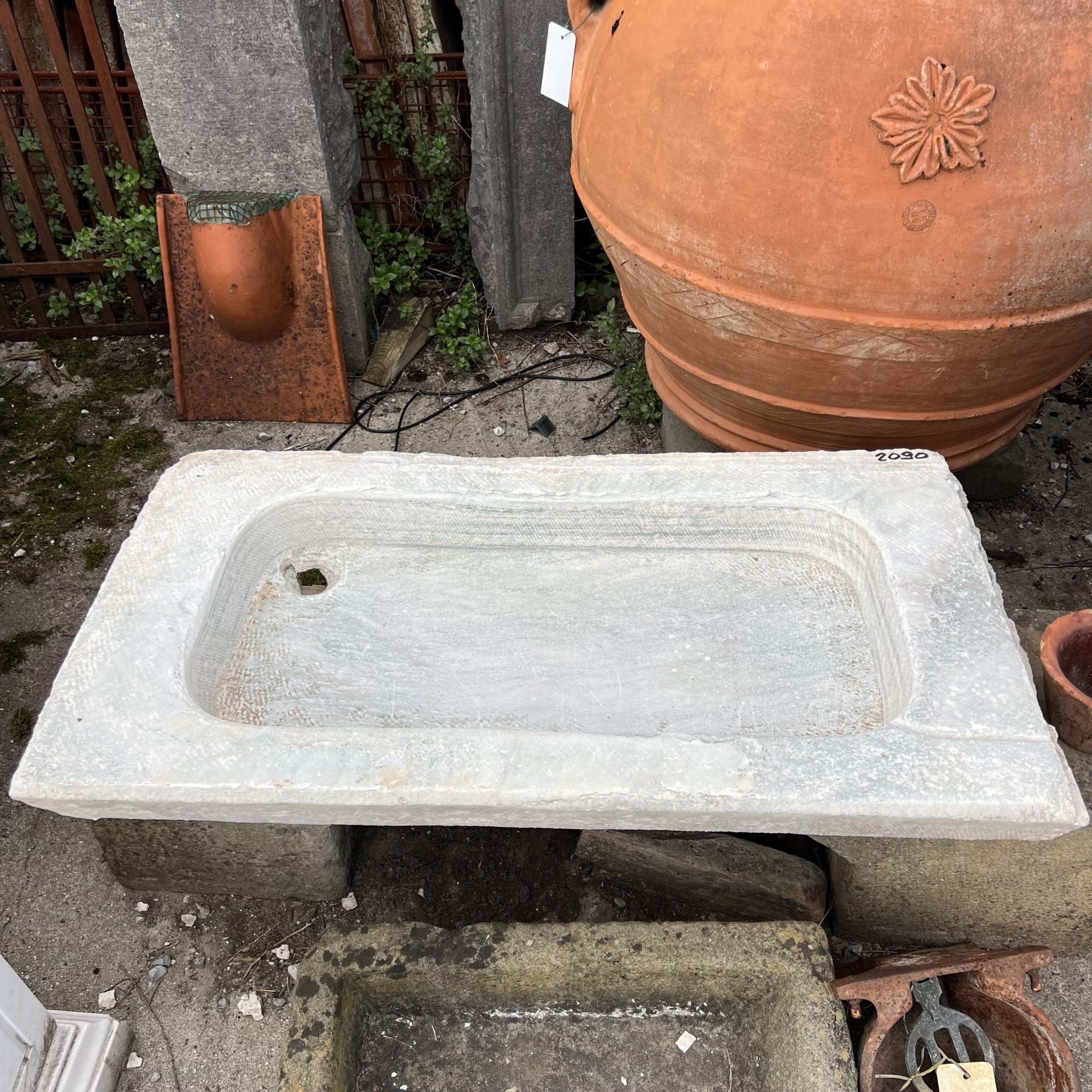 Dettaglio lavandino antico 