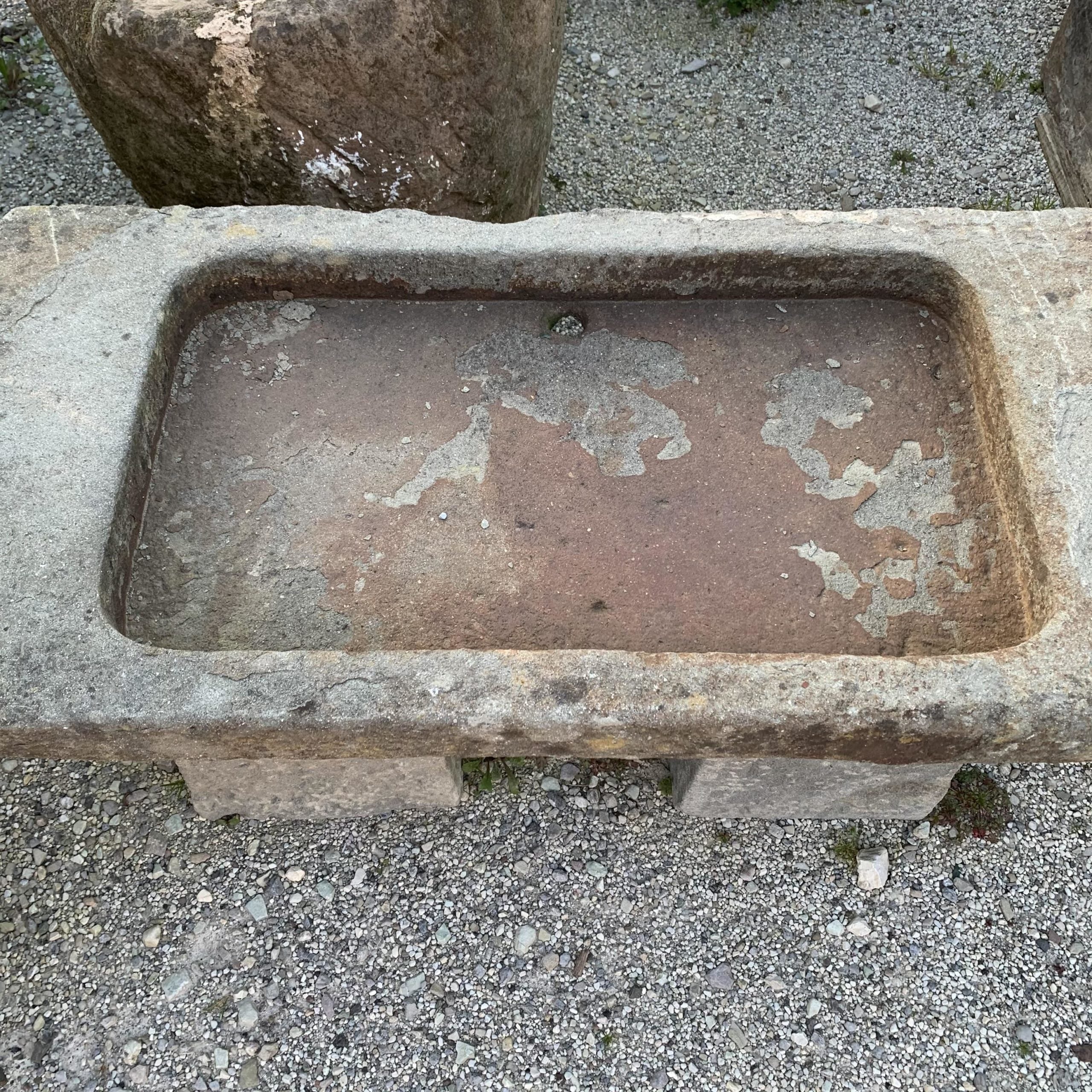 Dettaglio lavandino di pietra antico 