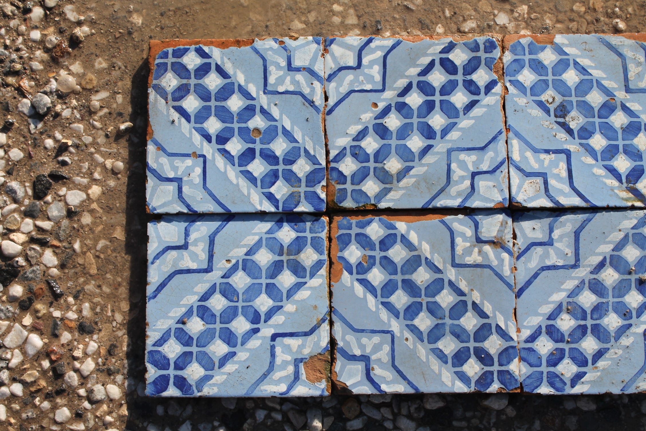 Dettaglio maioliche blu 
