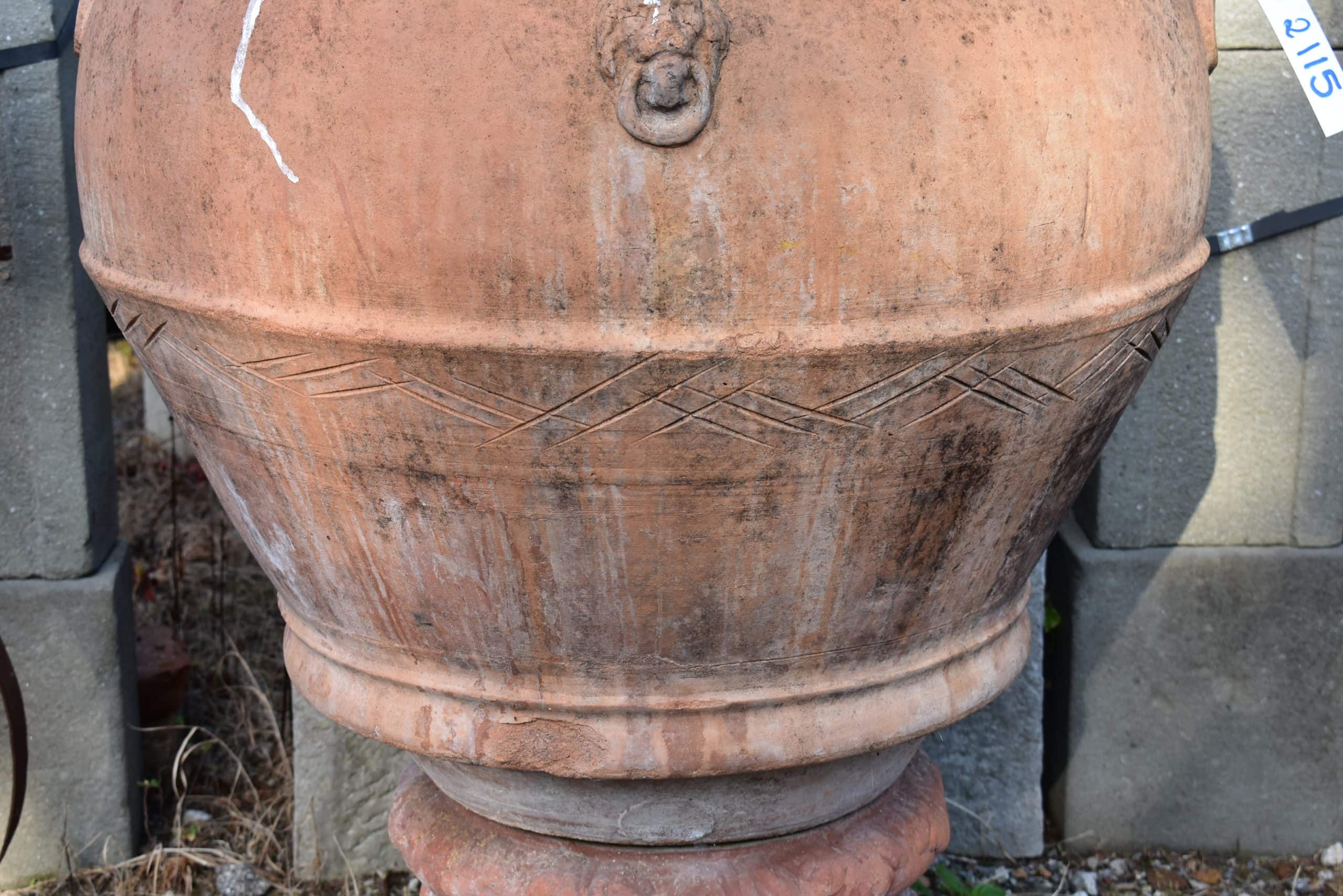 Dettaglio orcio di terracotta 