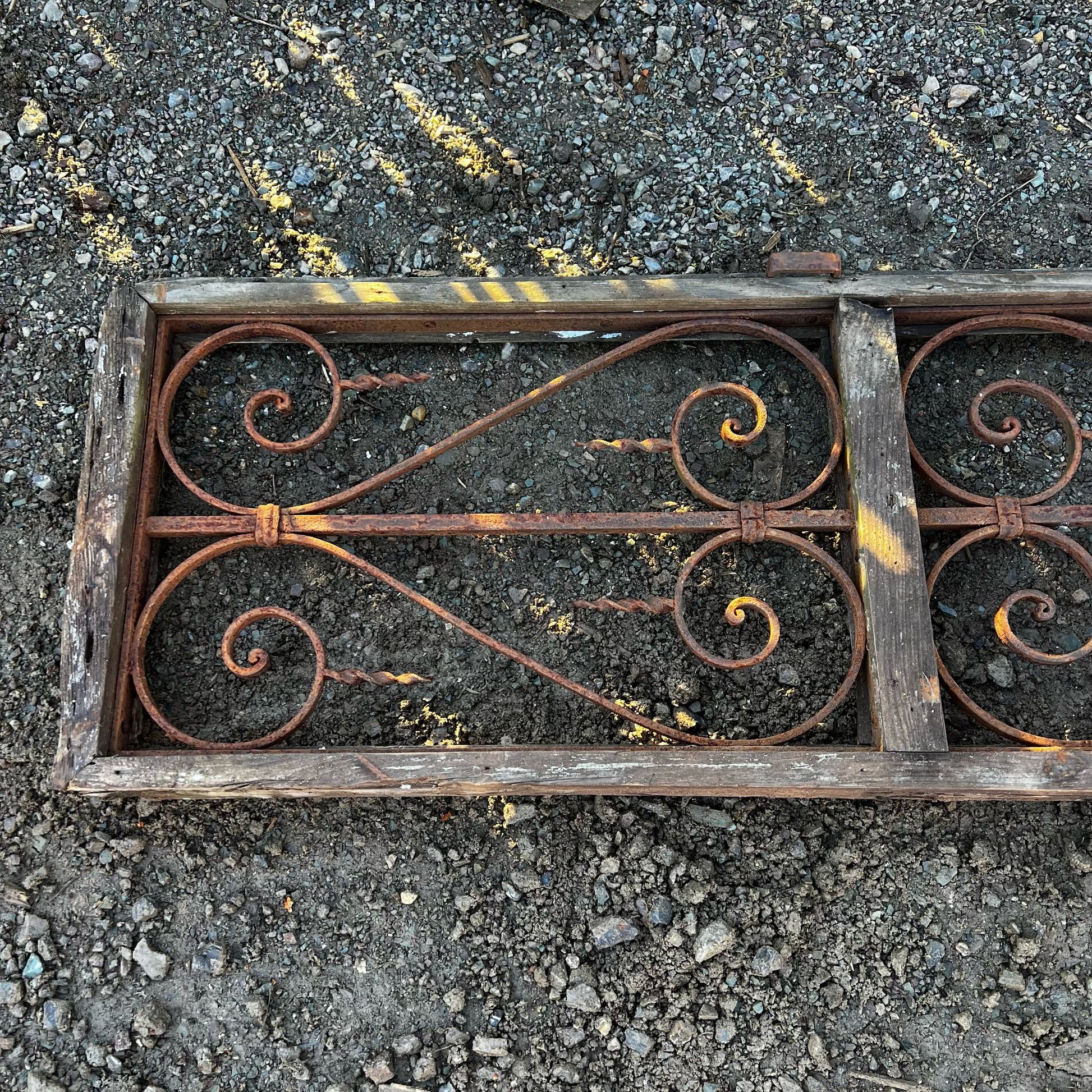 Dettaglio rostra antica in ferro 