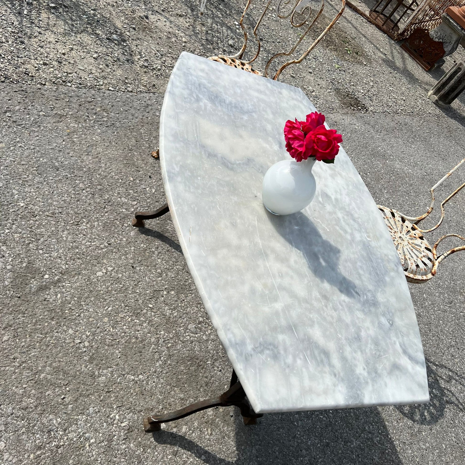 Dettaglio tavolino antico