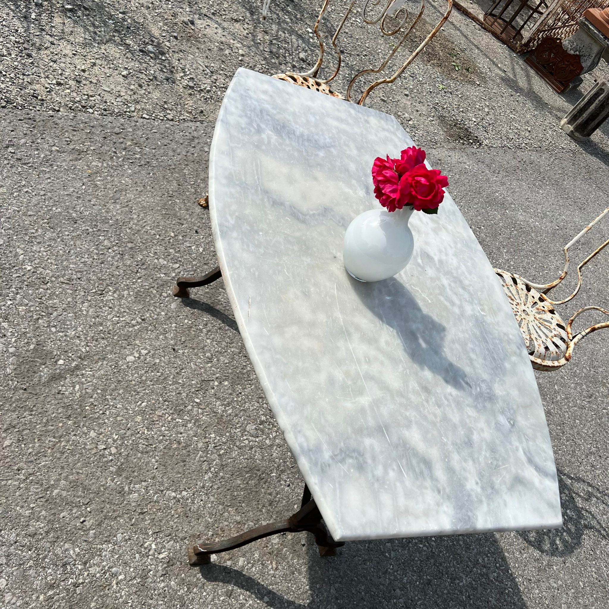 Dettaglio tavolino antico