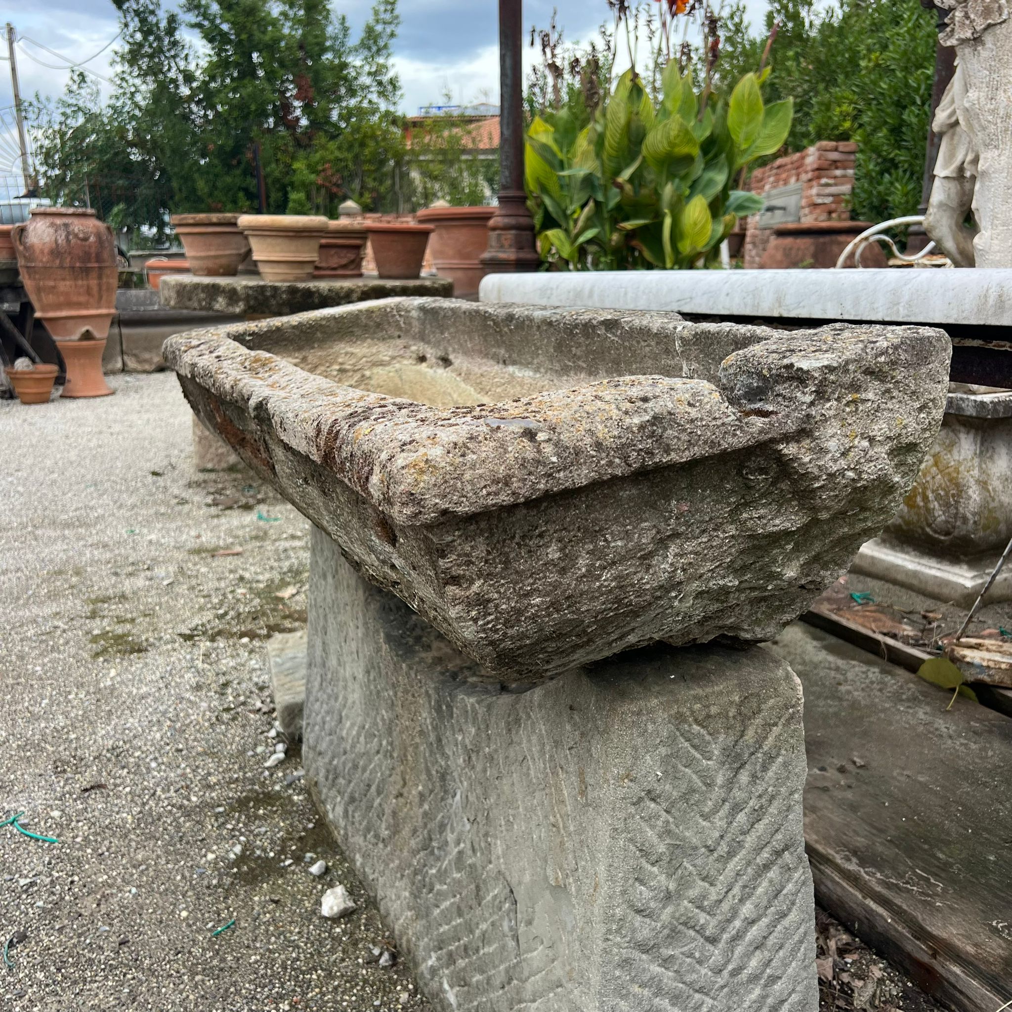 Dettaglio vasca antica 